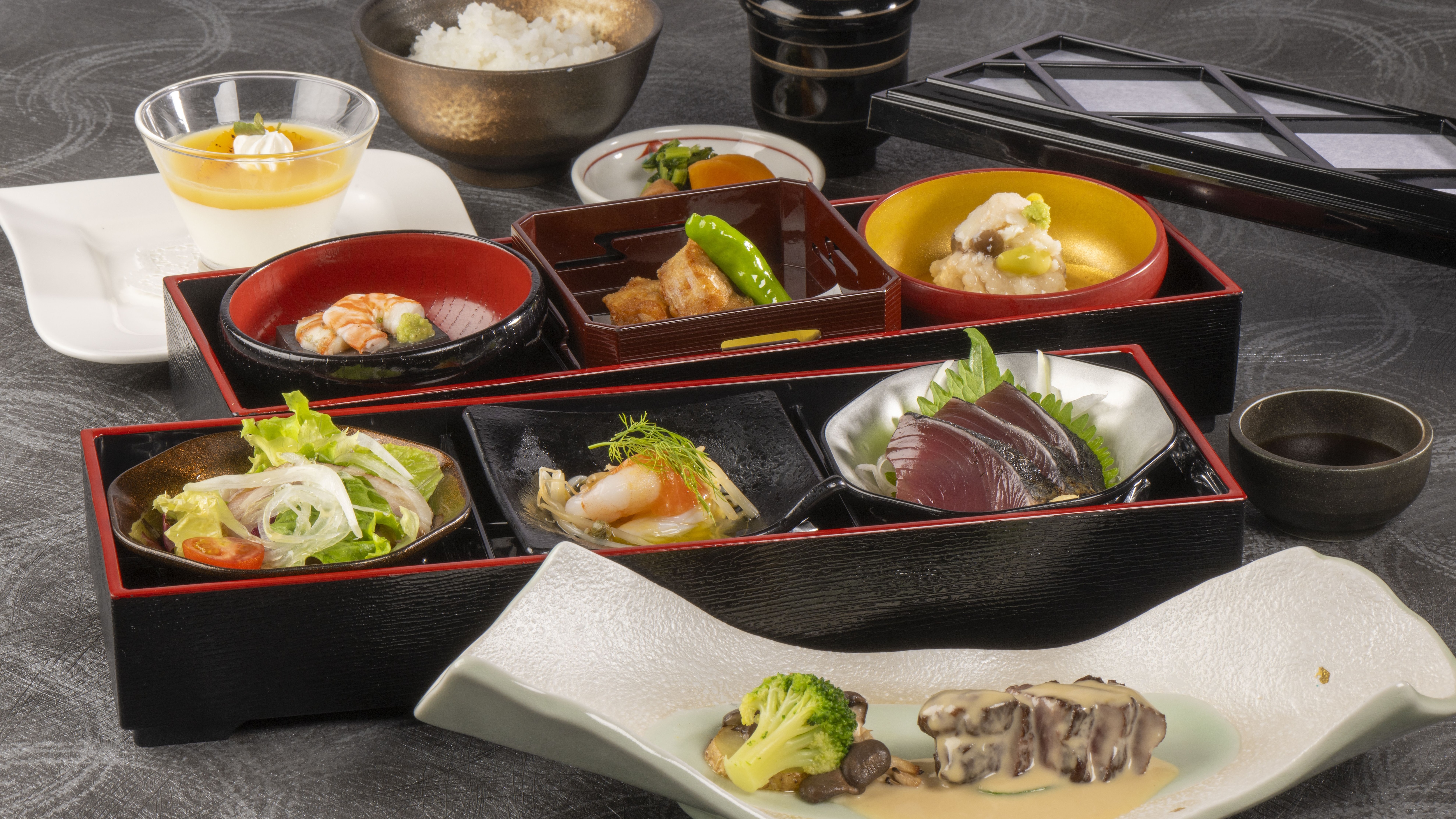 * [Japanese-Western meal] (The meal image will vary depending on the season)