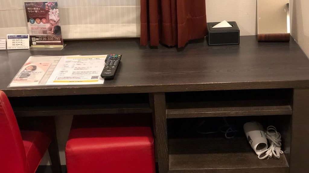 Desk (There is a hair dryer underneath. Information on normal aroma massage on the desk)
