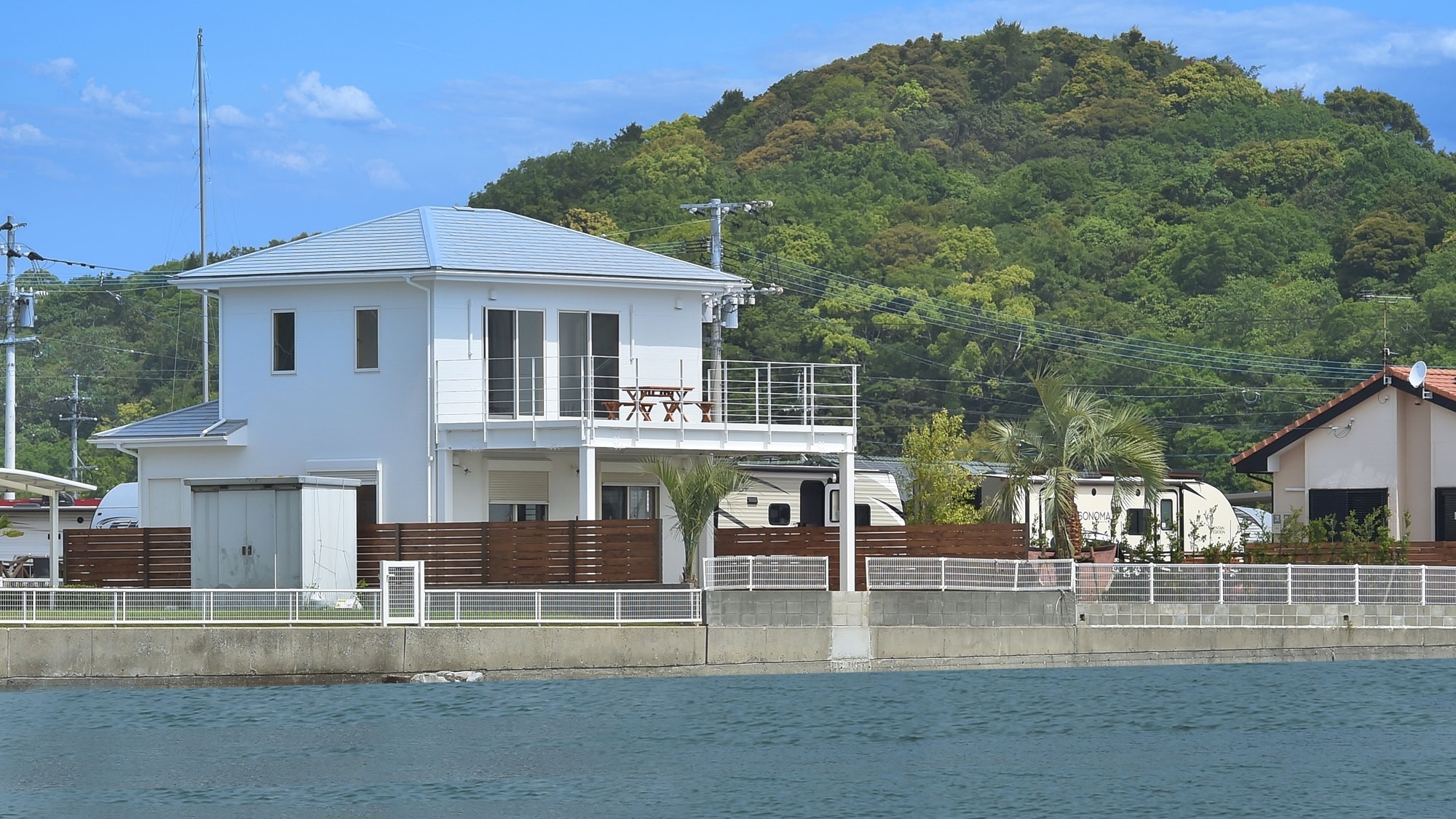 [Private Villa] It's like a house floating on the sea.