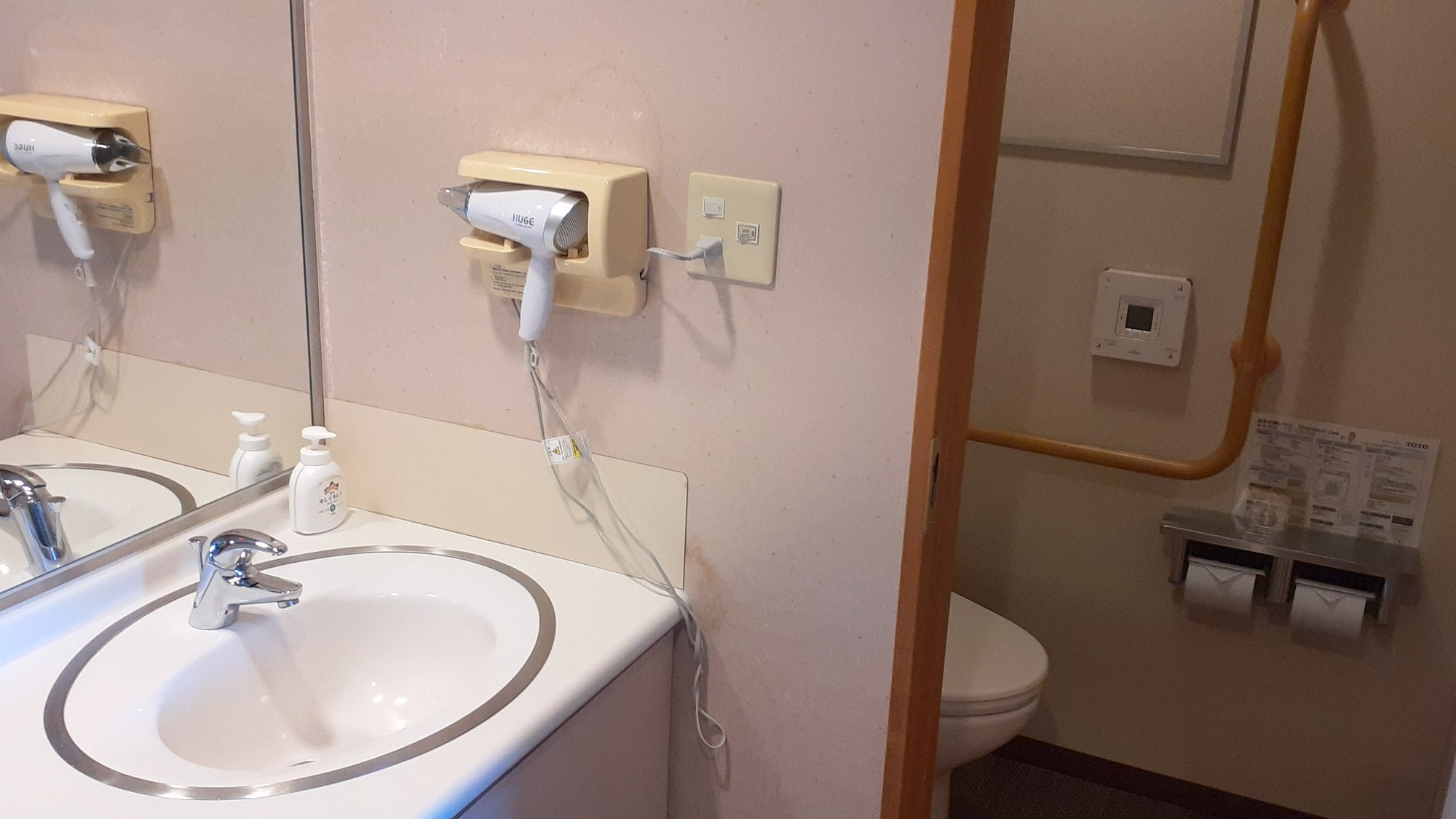 Wastafel kamar mandi yang sederhana dan mudah digunakan