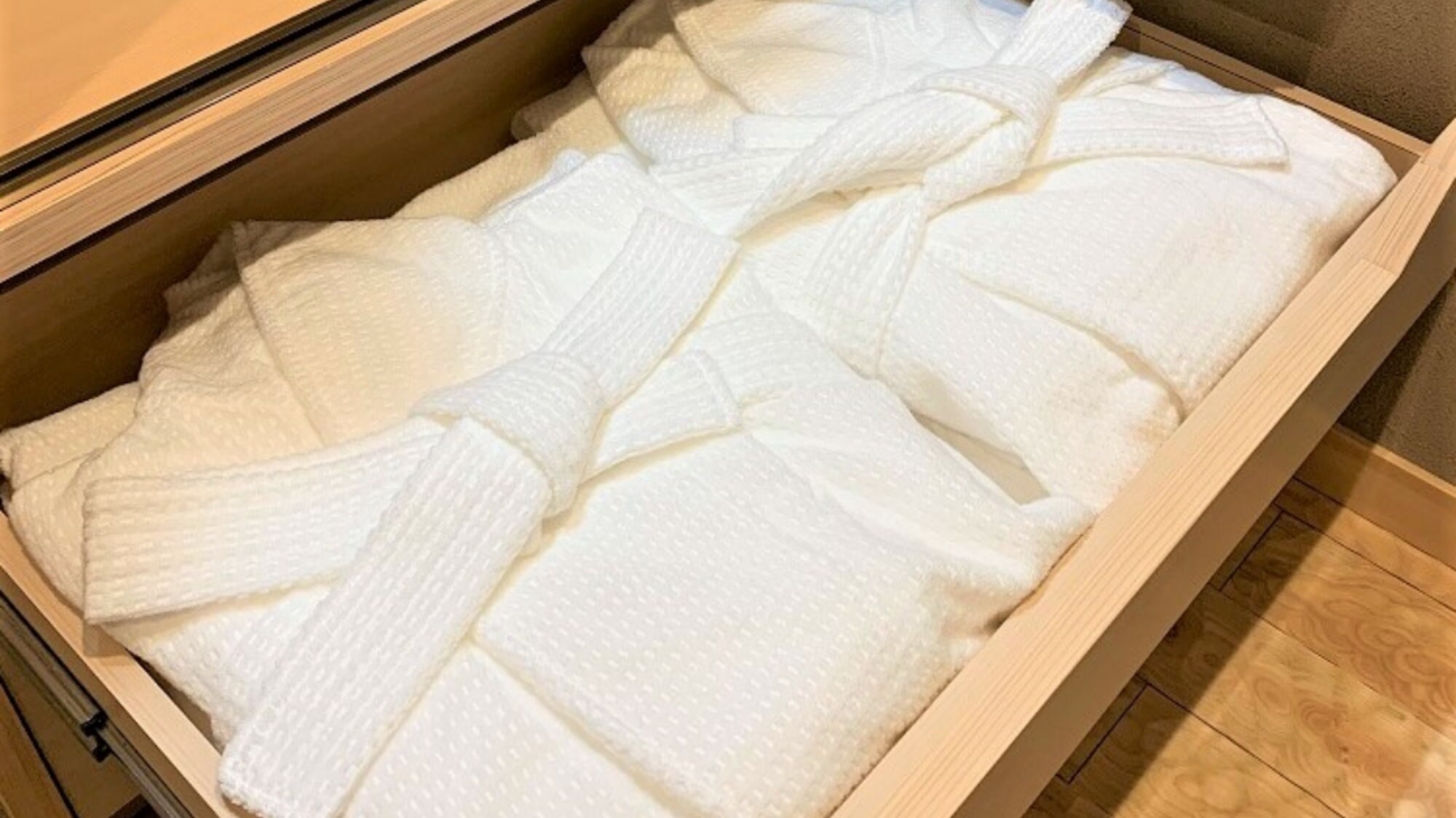 Suite room bathrobe