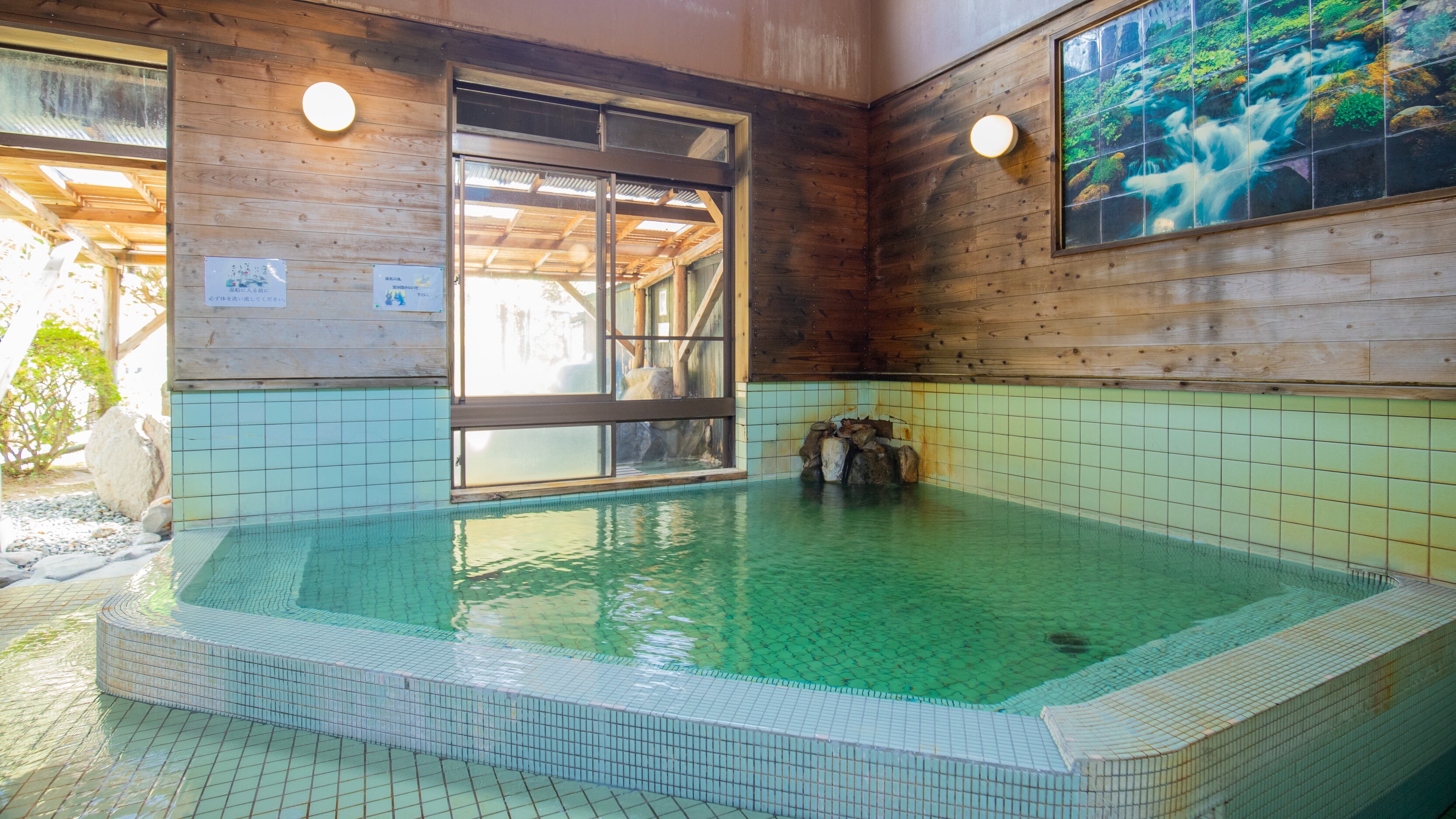 大浴場/室內浴池：對風濕病、神經痛、腸胃病、皮膚病、高血壓、糖尿病、痛風等有療效。