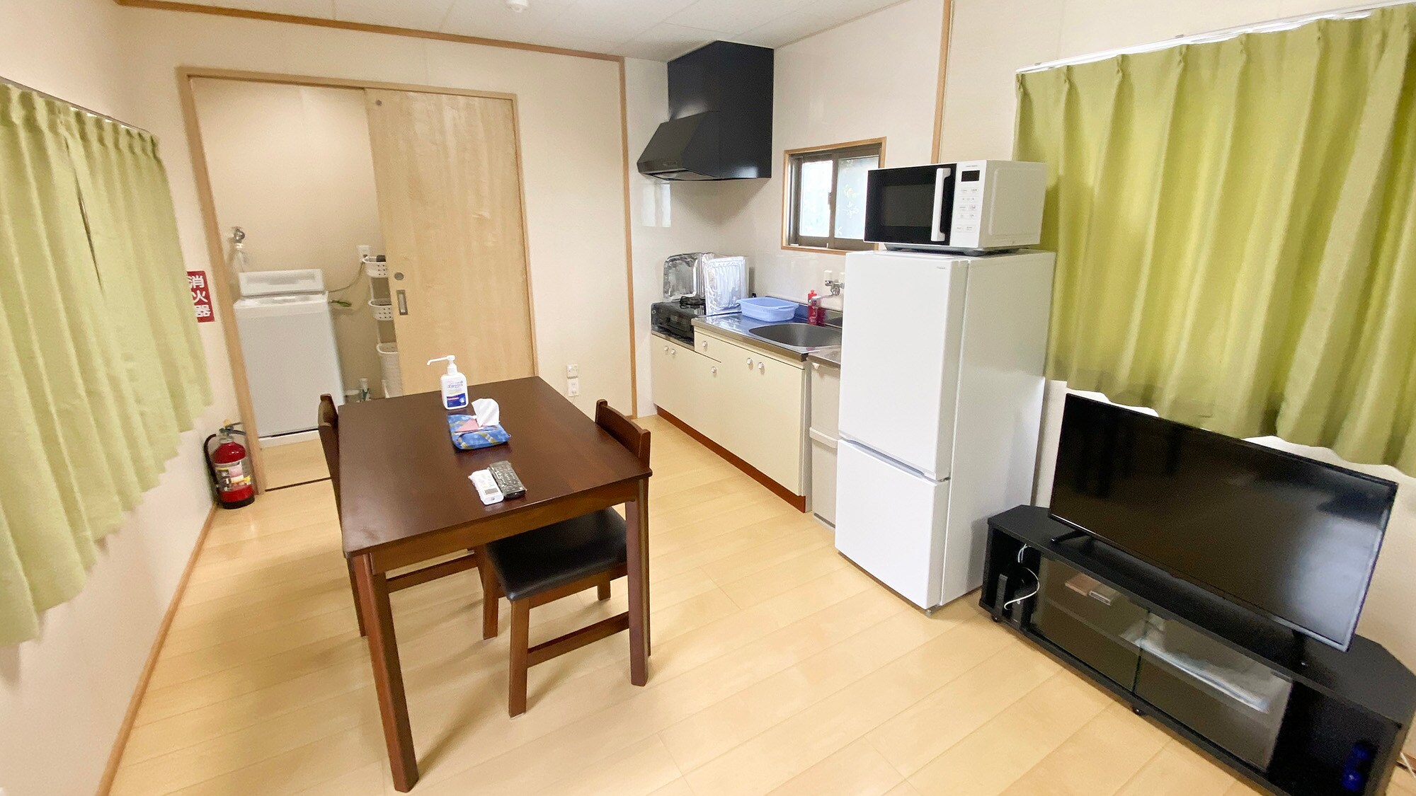 ・[Erabu 2: Dining] A TV is installed so you can watch TV while you eat.