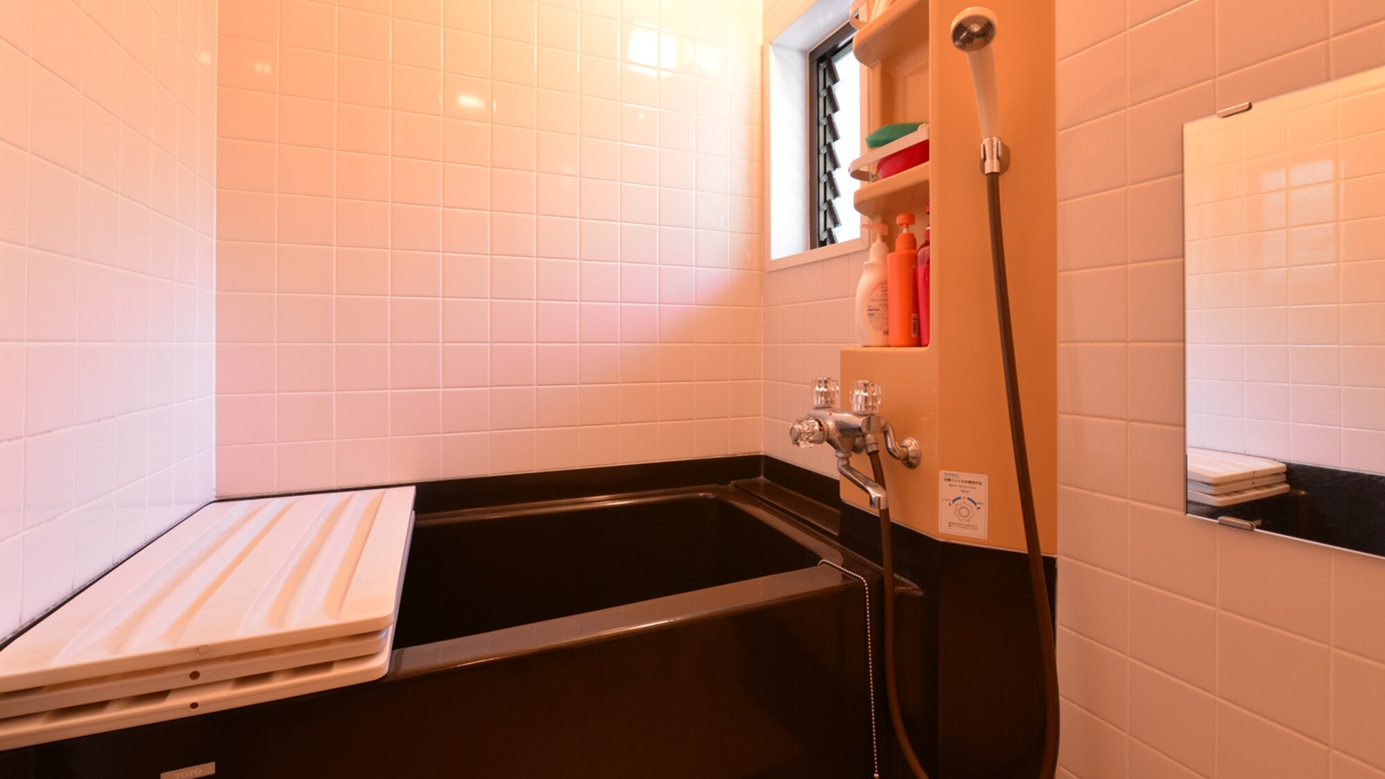 * Japanese-style room (example of guest room) / bathroom is fully equipped.