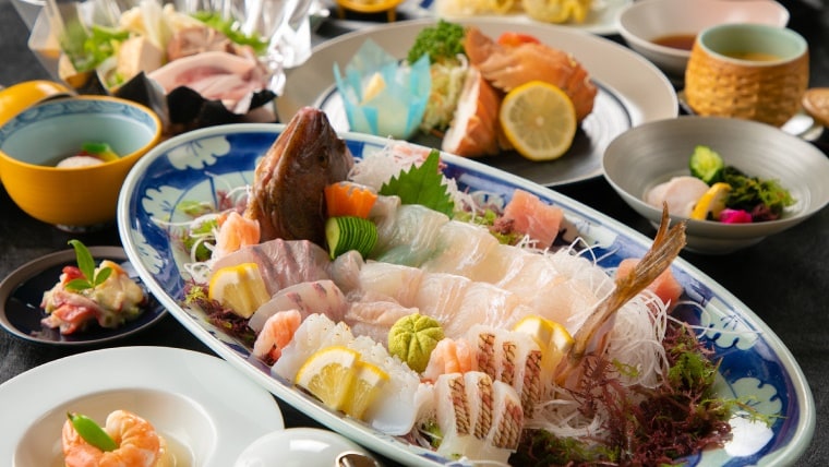 Contoh makan malam (rencana sashimi hidup)