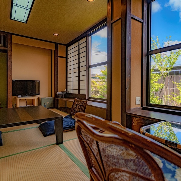 [Main building: Cocoon room] A room with a view of Chichibu.