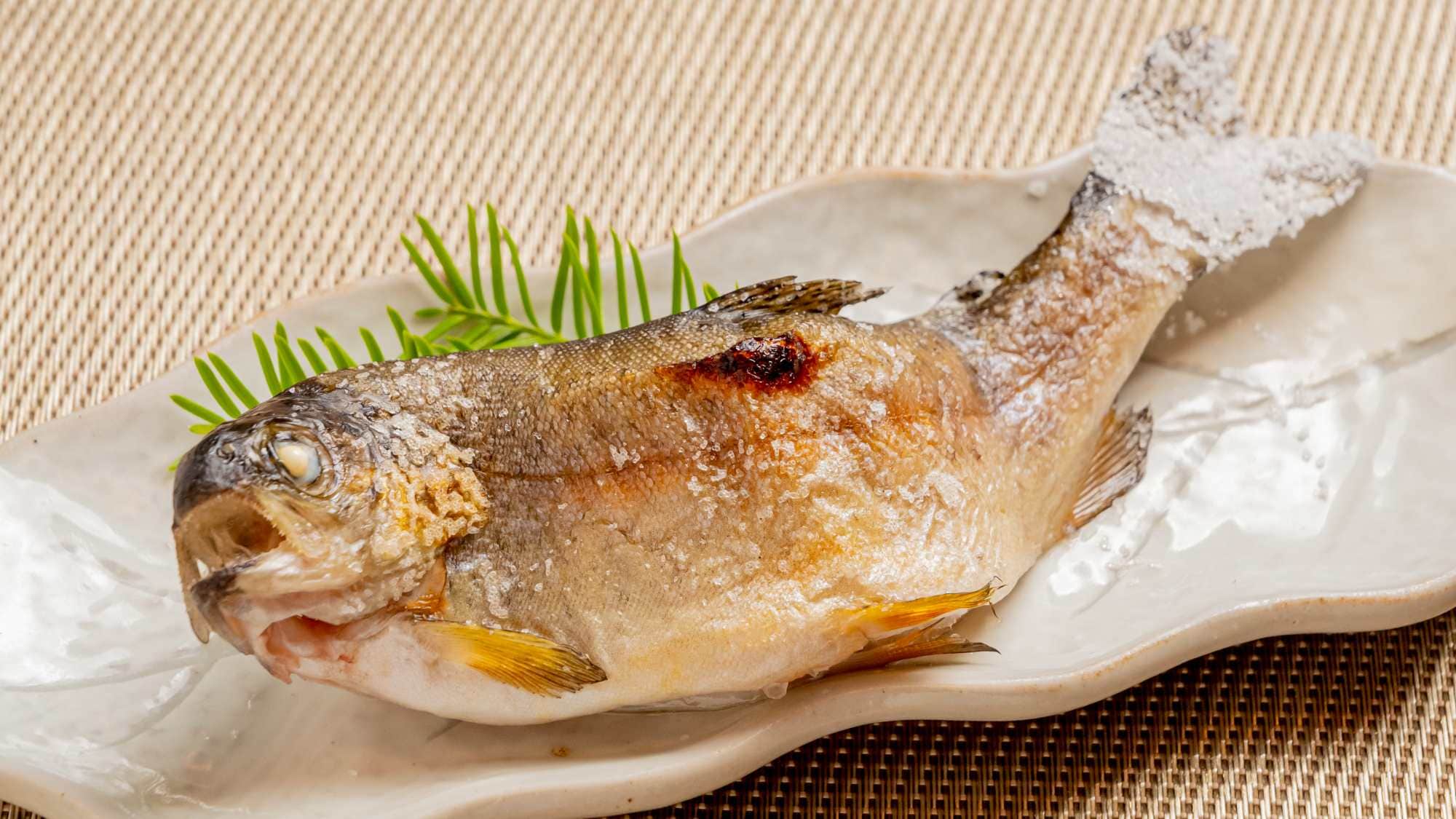 * [Breakfast example (grilled fish)] Salt-grilled rainbow trout has crispy skin and a fragrant flavor, giving you the refreshing taste of river fish.
