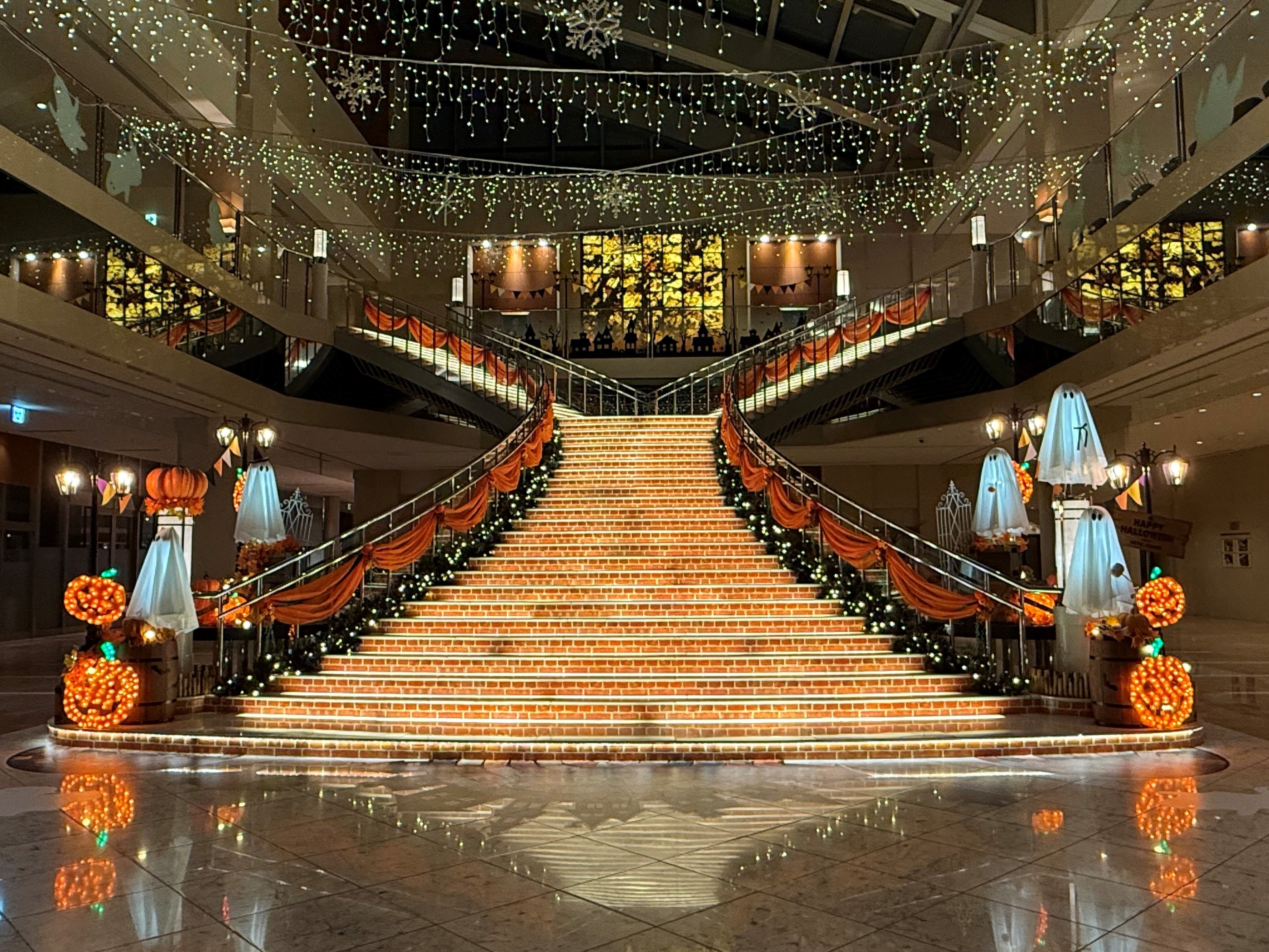 2025年ハロウィン装飾－大階段