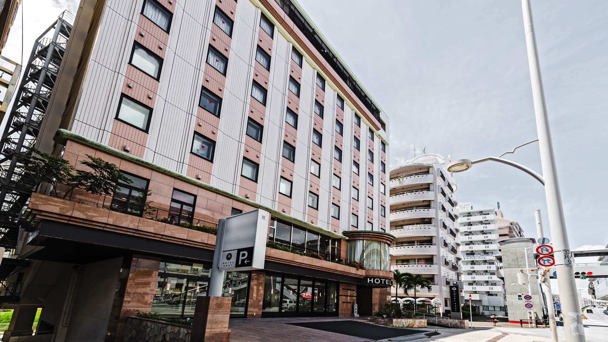 [HOTEL AZAT] Front entrance