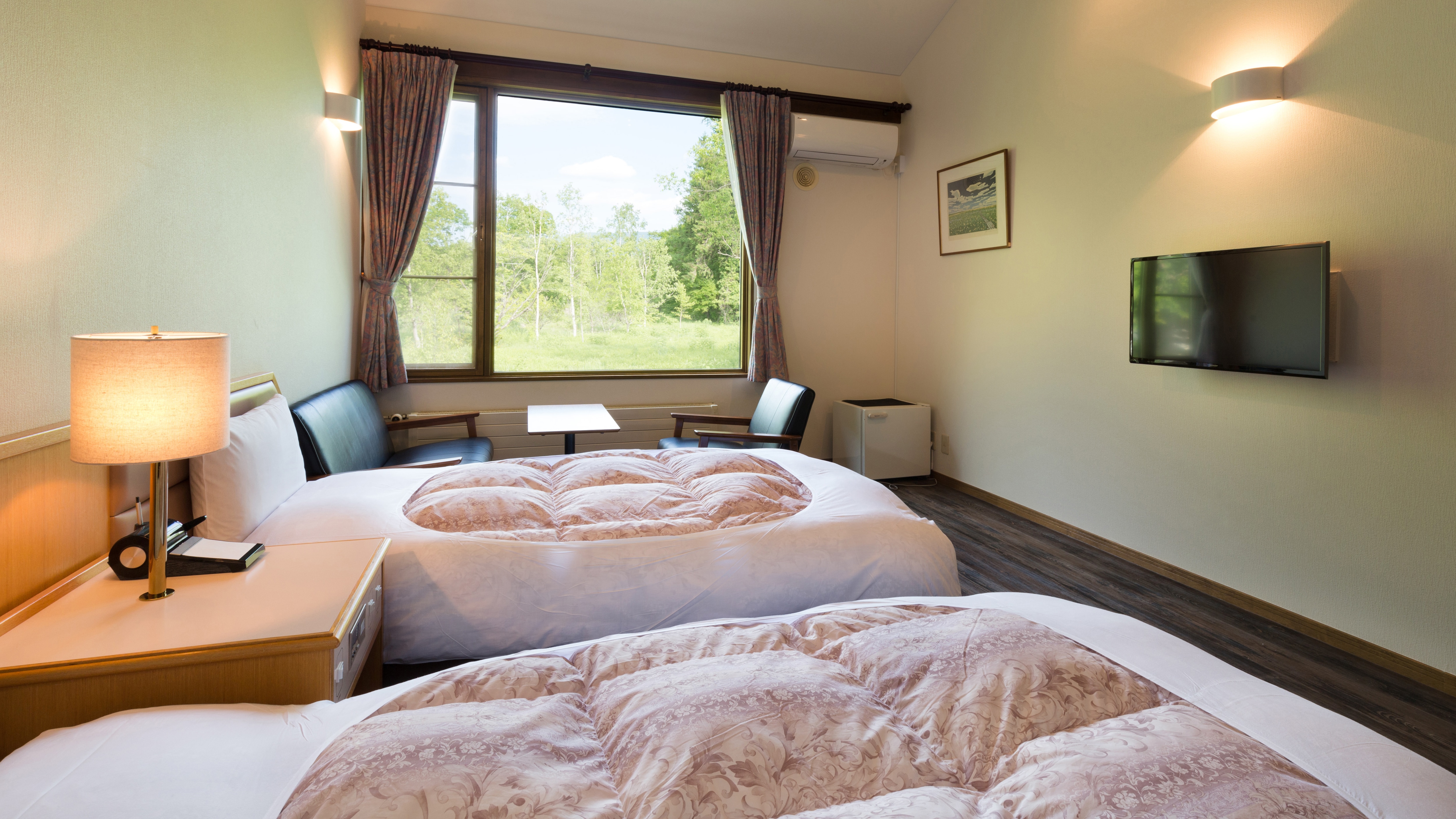 Semua kamar adalah kamar twin + loteng (untuk 3 orang atau lebih, futon akan diletakkan di loteng)