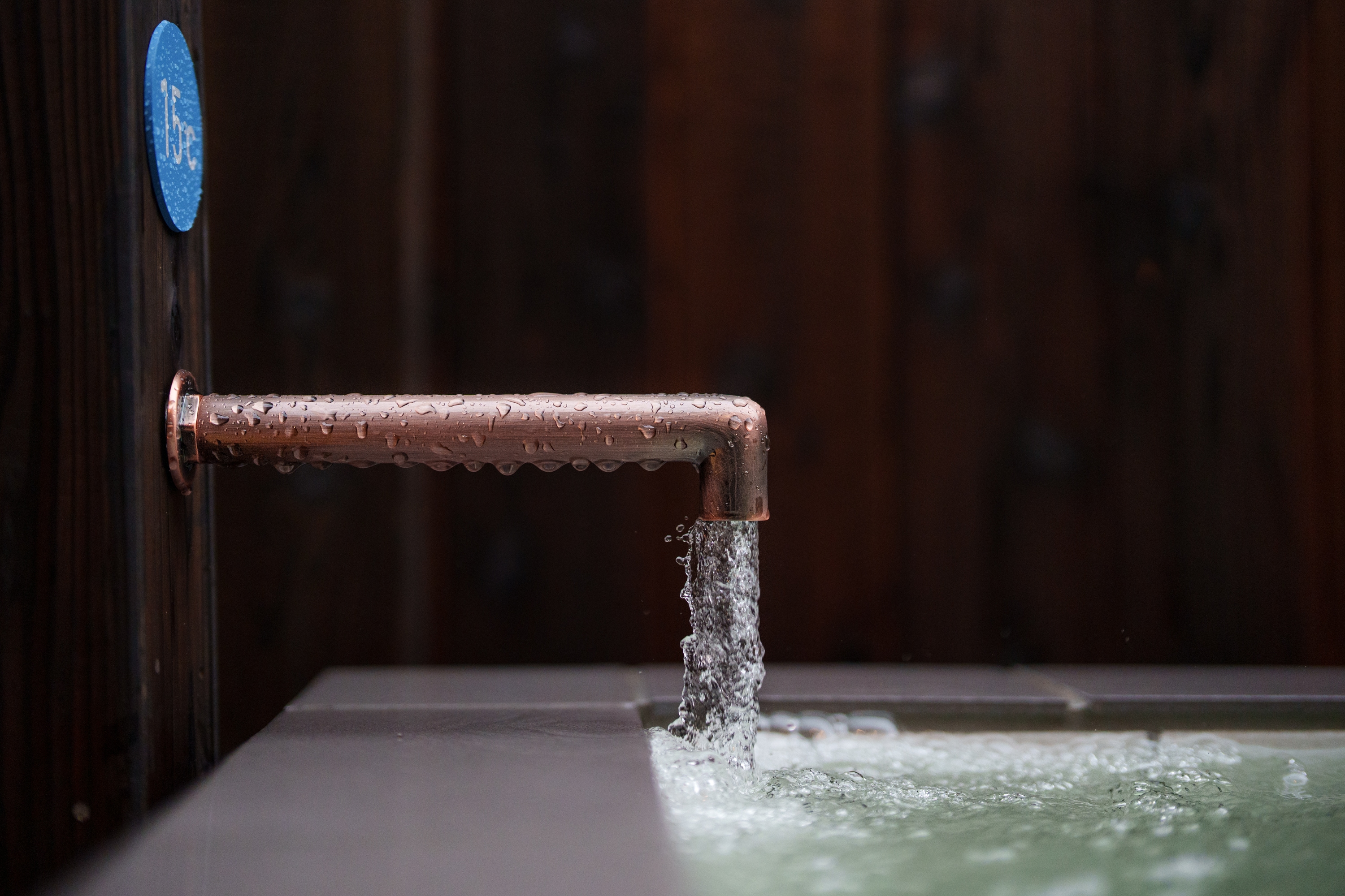 [Kuro Sauna] Men and women can use the sauna at no extra charge.