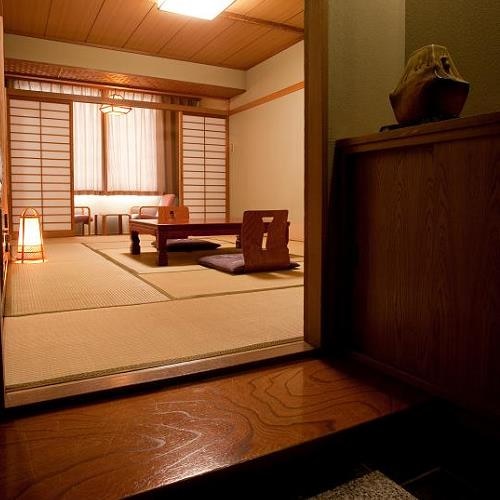Kamar bergaya Jepang di sisi Usuyama