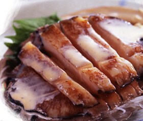 咬一口整塊鮑魚排，配上秘製醬汁！ ！