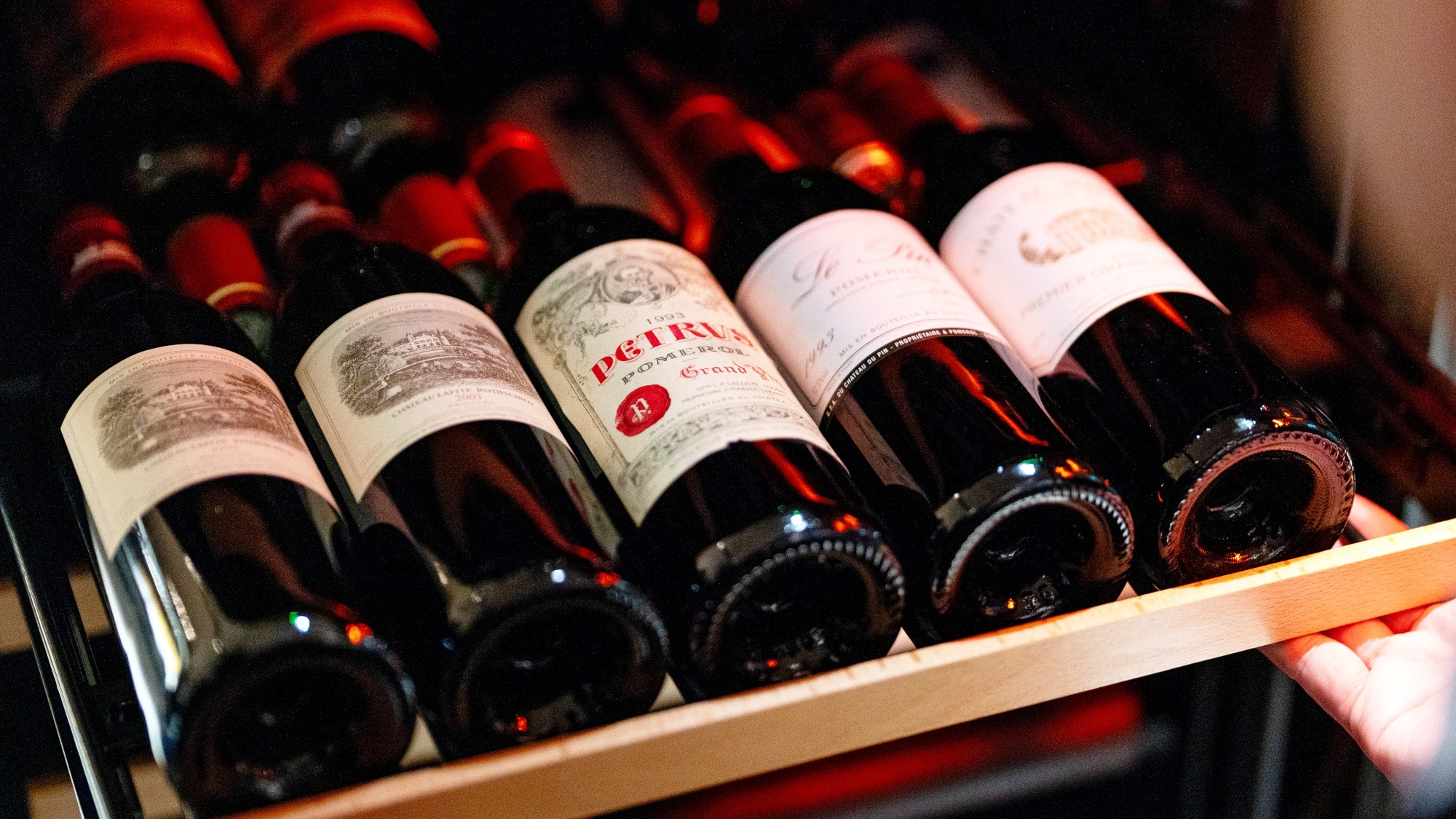 【BAR:KING】중후한 공간과 풍부한 메뉴로 여유의 한때를.