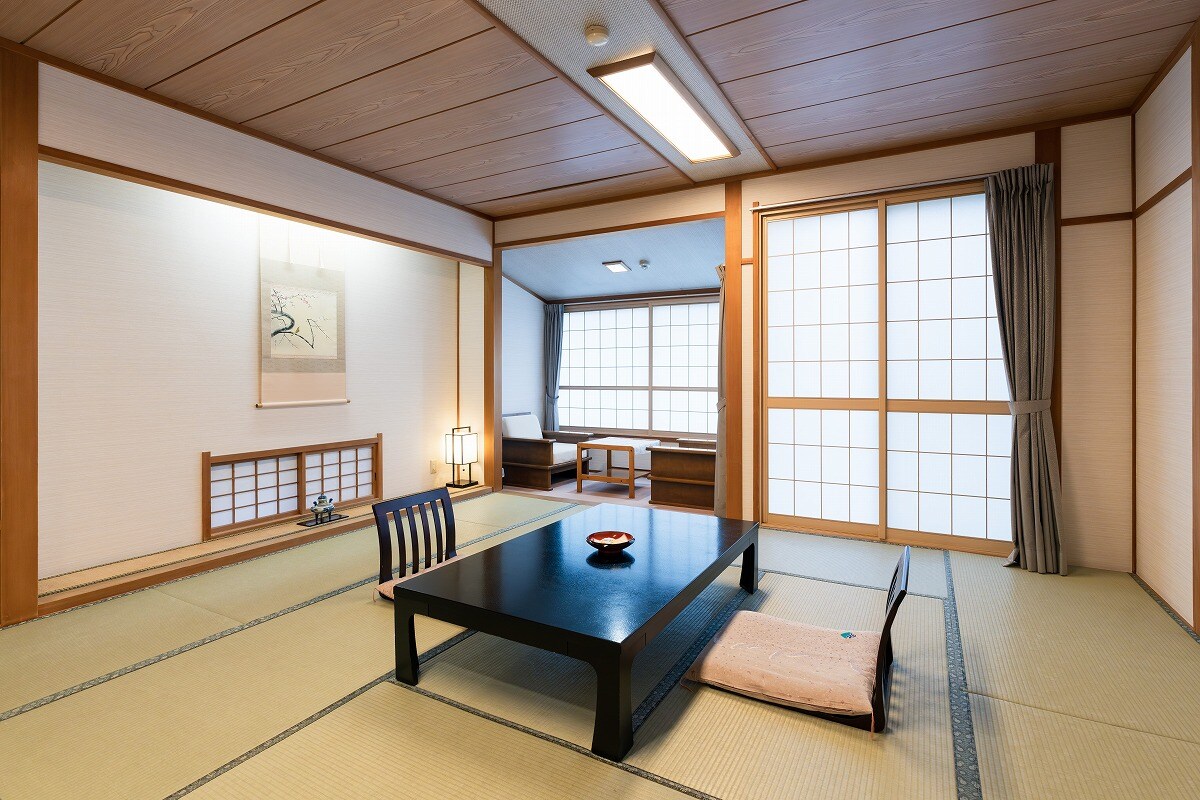 Japanese-style room 12.5 tatami mats