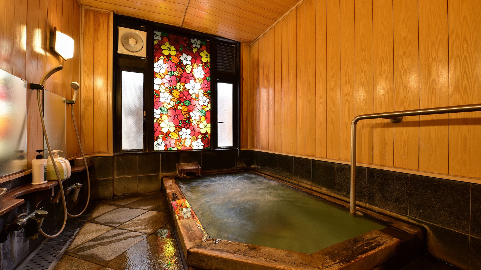 *[Glass bath (women/indoor bath)]