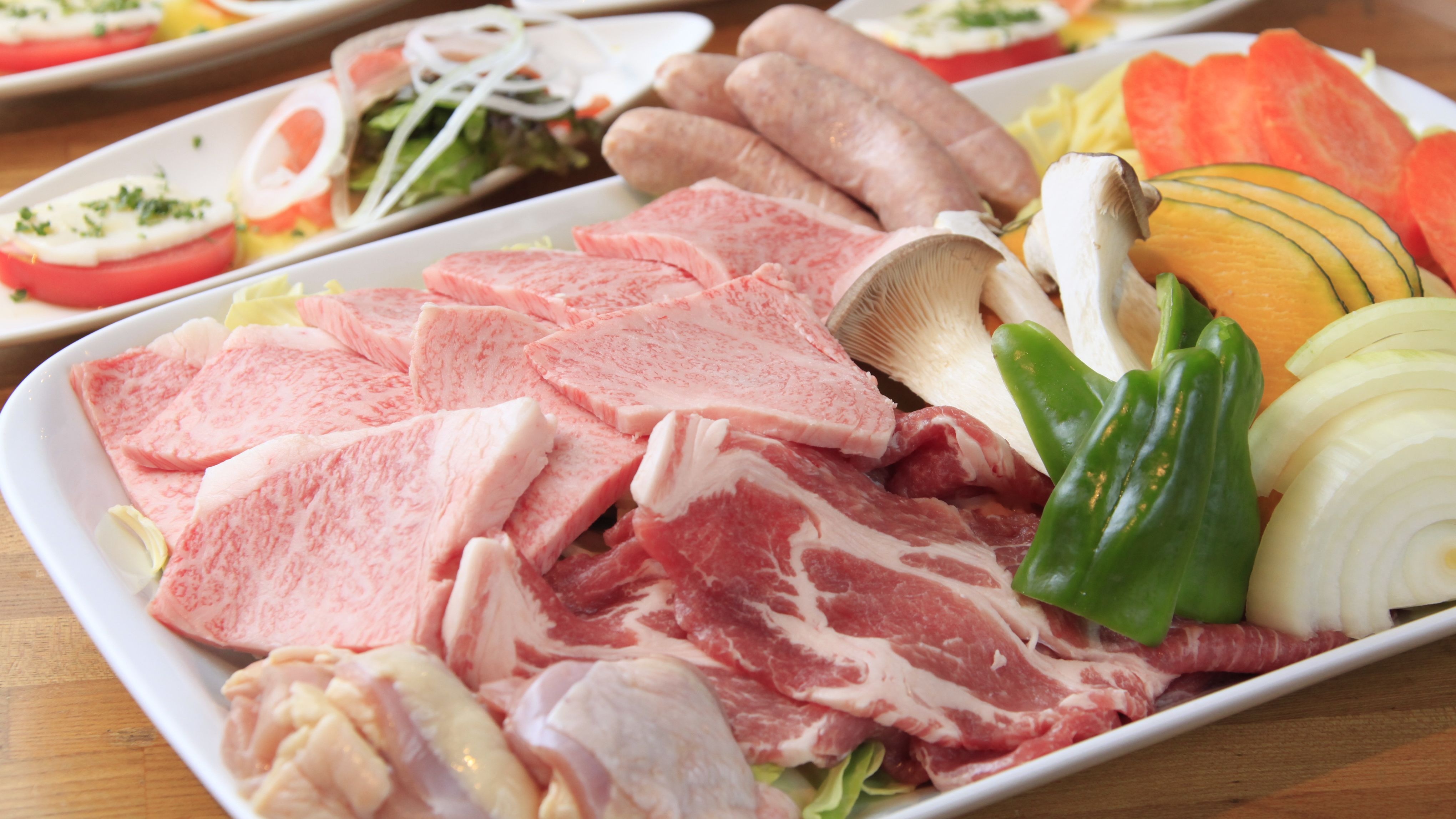 Lots of meat, vegetables, and yakisoba