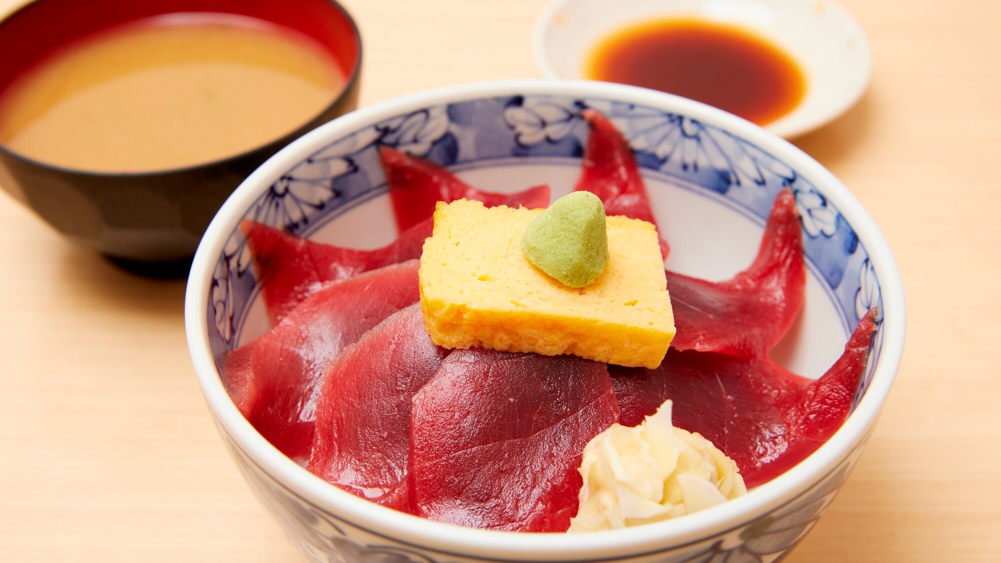 [Choose from 4 types of breakfast] Tuna bowl at Tsukiji Market