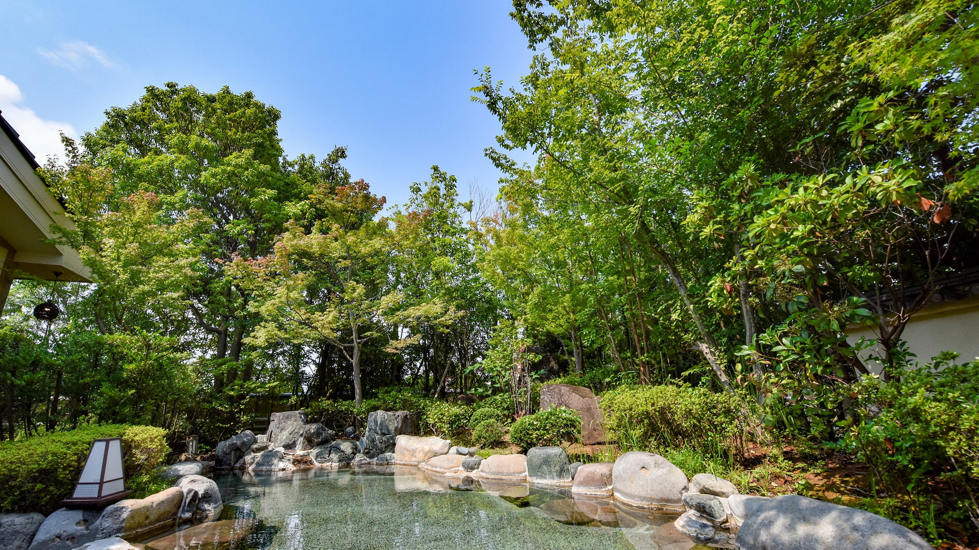 *[Open-air bath] Enjoy a relaxing time in the open-air bath.