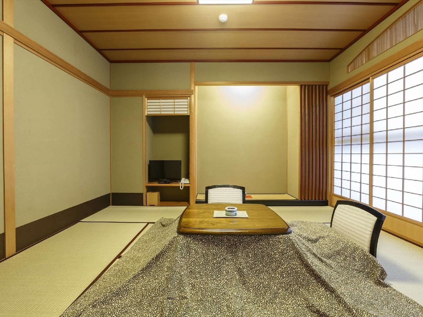 [Room with 8 tatami mats] 12.5 tatami mats + 8 tatami mats