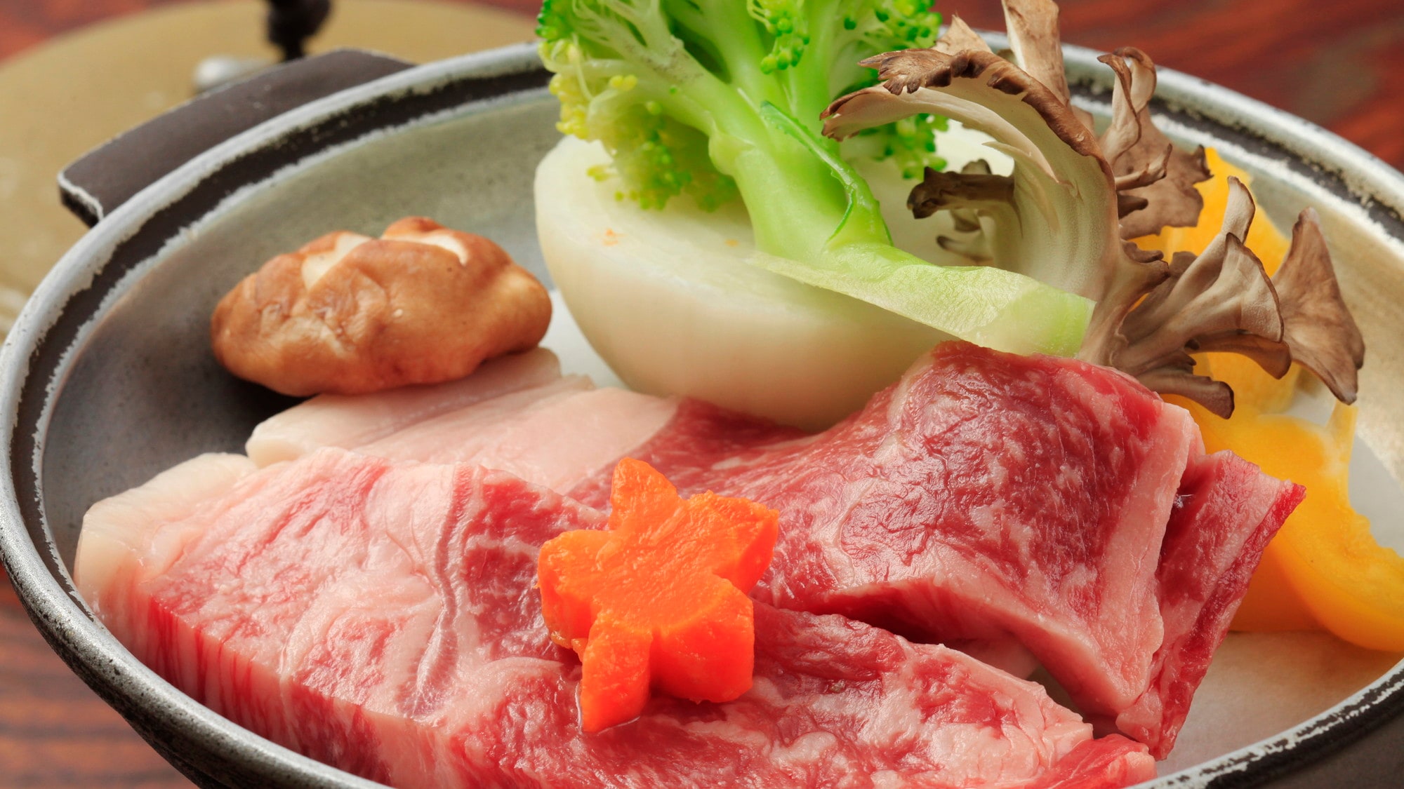 Popular "Grilled Joshu beef on a ceramic plate"