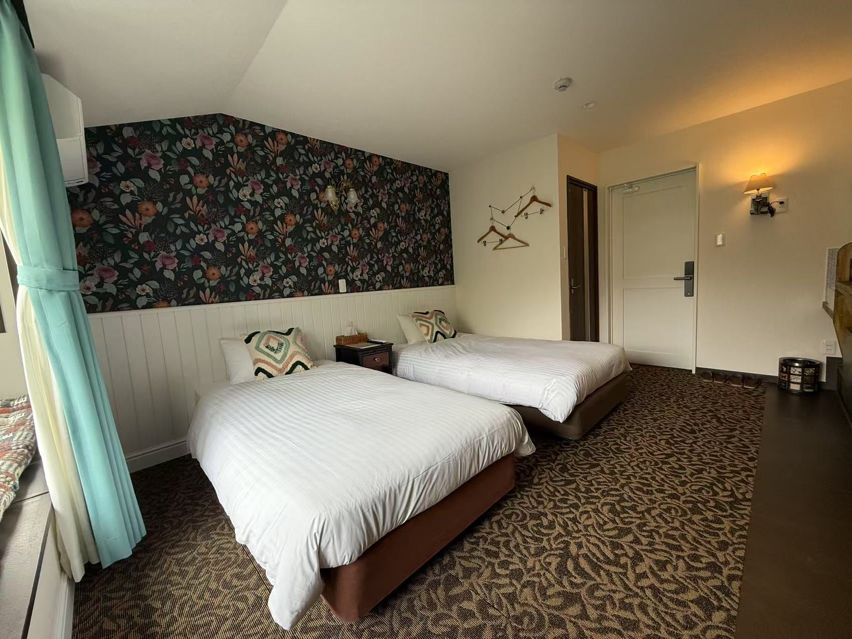 Standard Twin Room 203