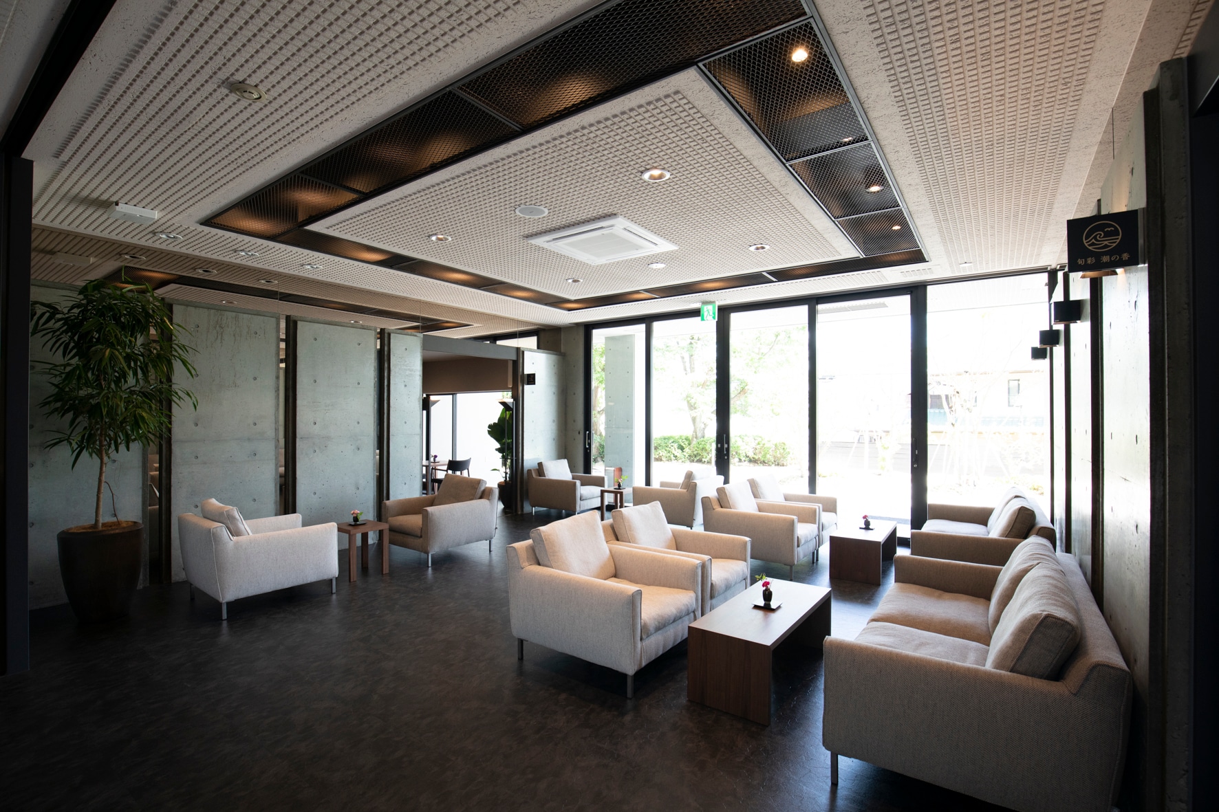 The lobby is just after entering the entrance. Check-in procedure is here