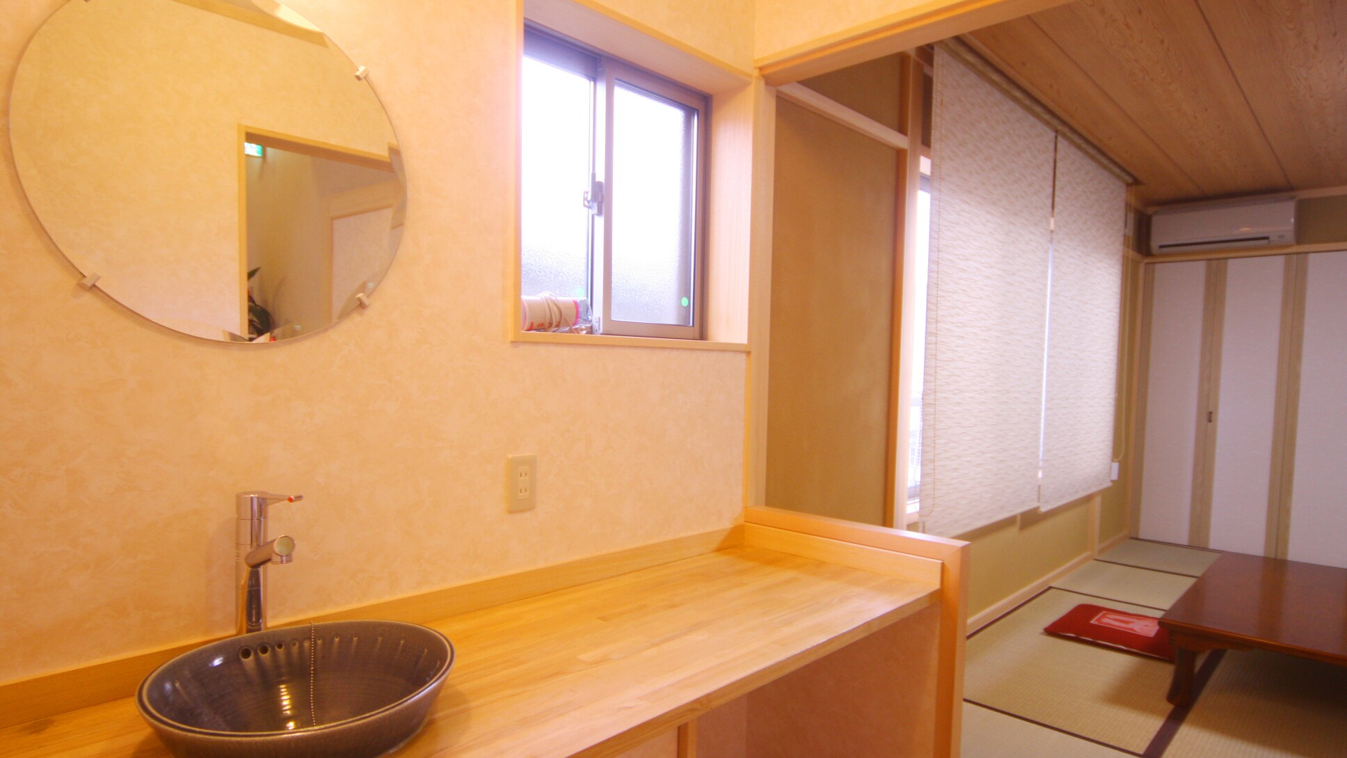 Kurage: Ceramic washbasin available