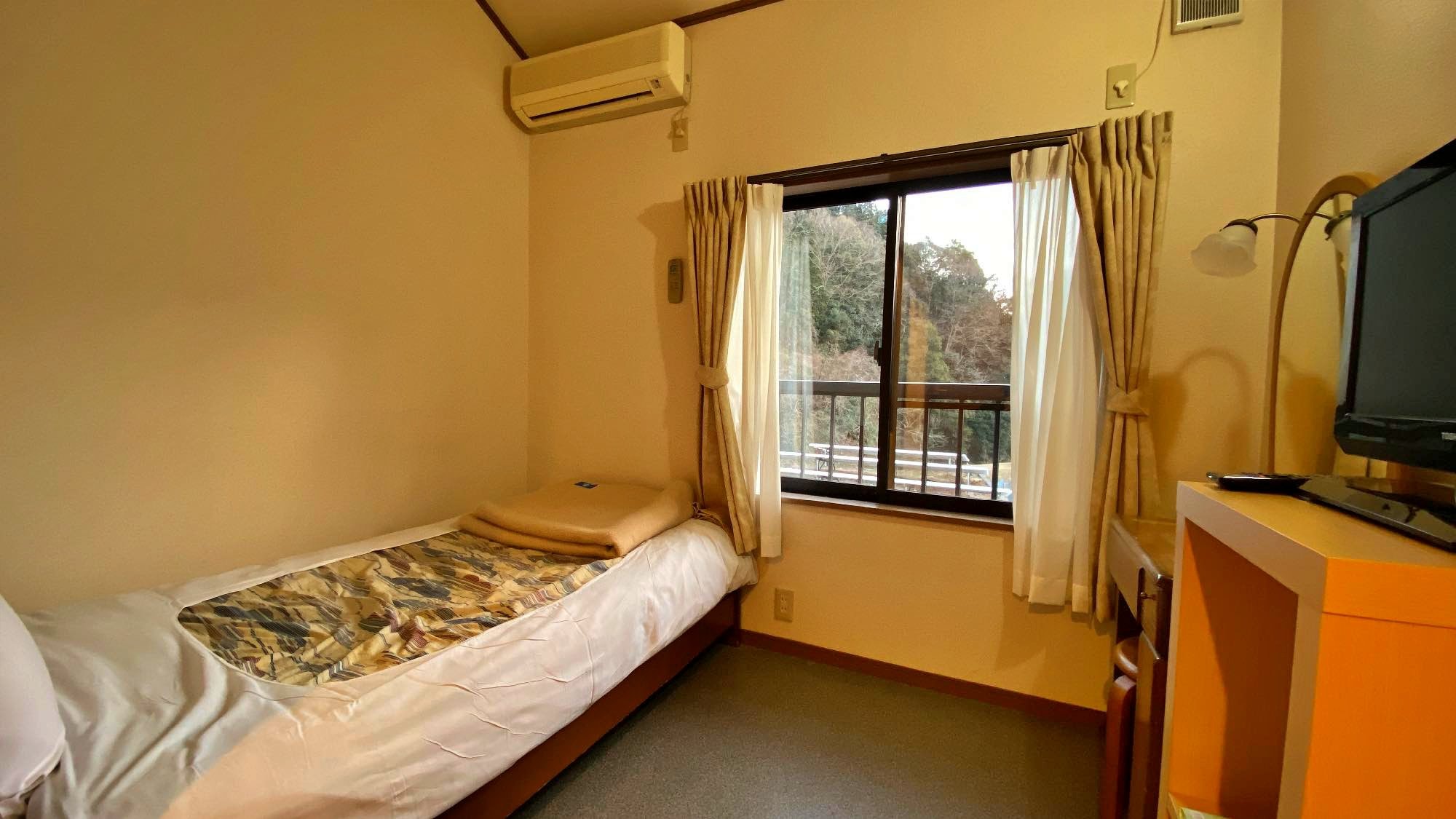 Single room | Bath and toilet included | Loft included | Wi-Fi available