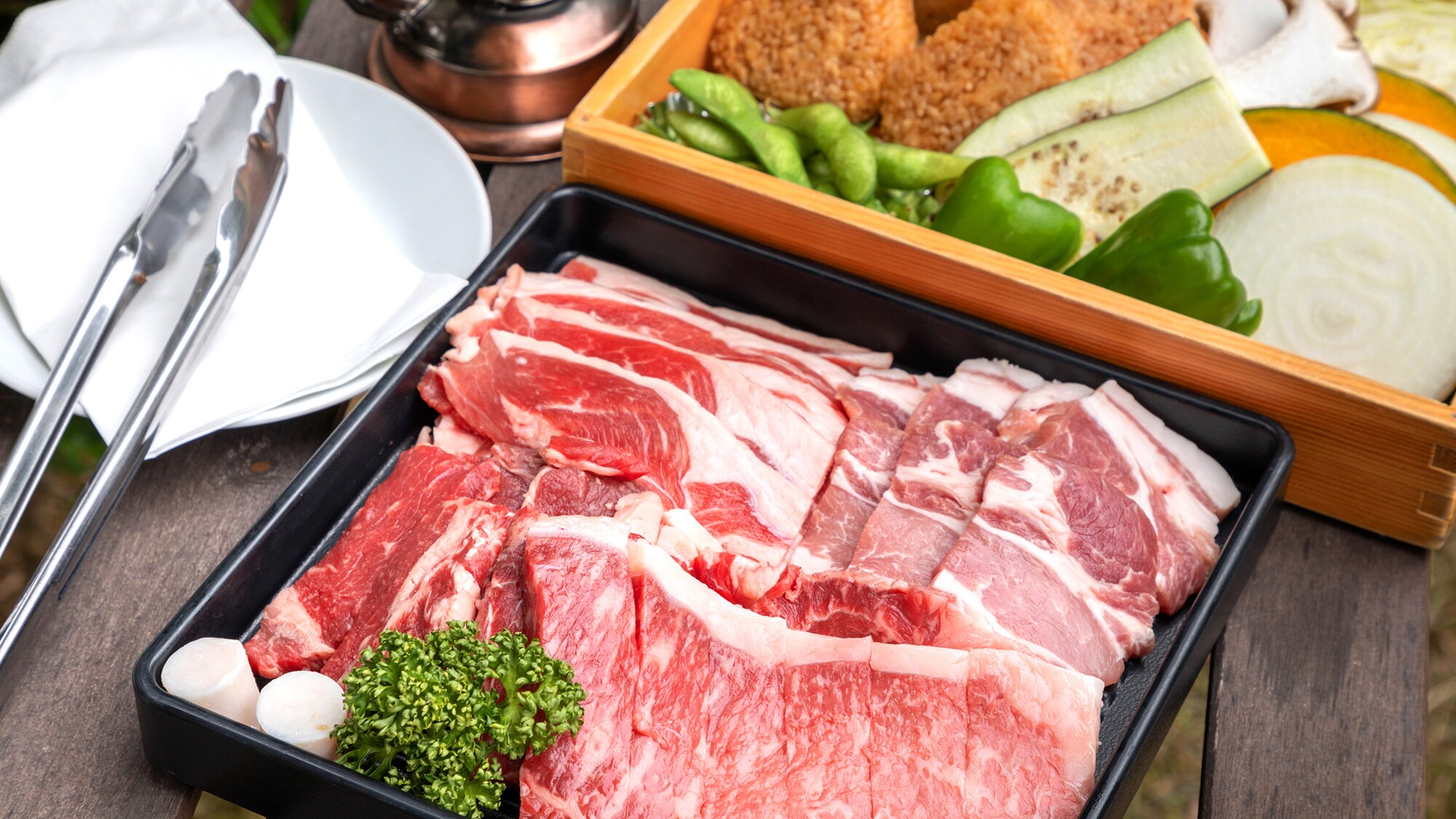 [Makan Malam BBQ di Teras]