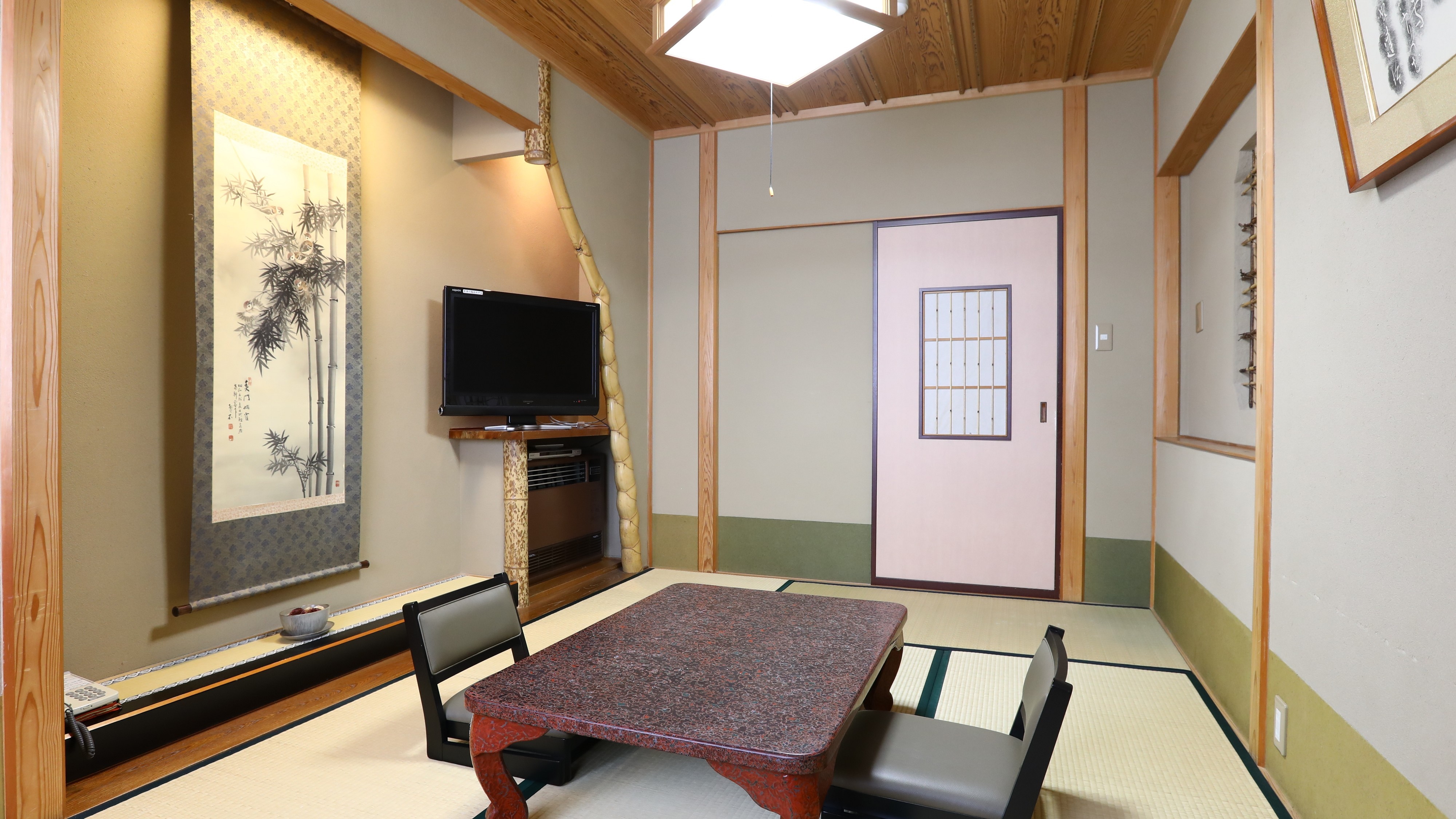 ■ Bamboo room: Elaborate construction with bamboo work everywhere