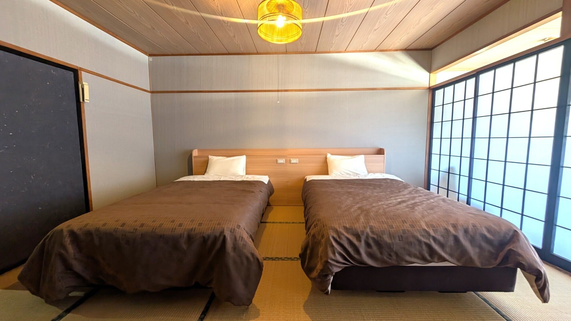 [Modern Japanese style] Renovated in 2025! Relax in a Simmons bed in this 10 tatami twin room