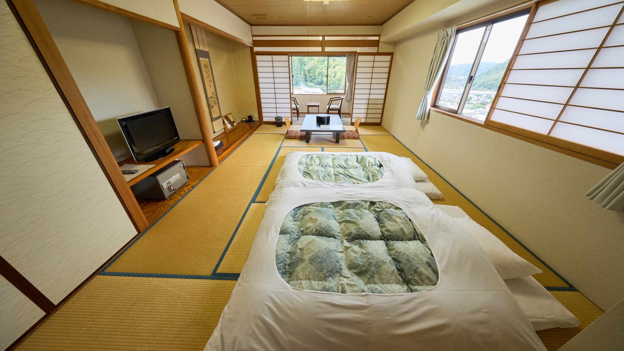Japanese-style room 12 tatami mats (44.1 square meters)