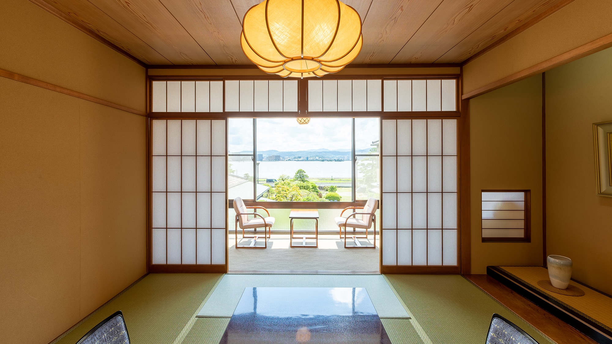 <8 tatami room facing Lake Shinji> This room has the best view in the hotel, overlooking Lake Shinji over the garden below.