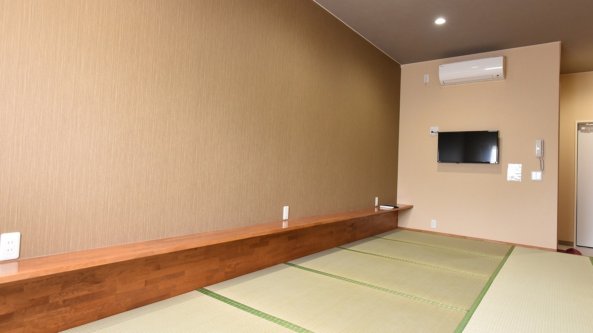 [Room example] Tatami room. There are two types, with and without bath. The feeling of freedom when you lie down on the tatami mats is the best!