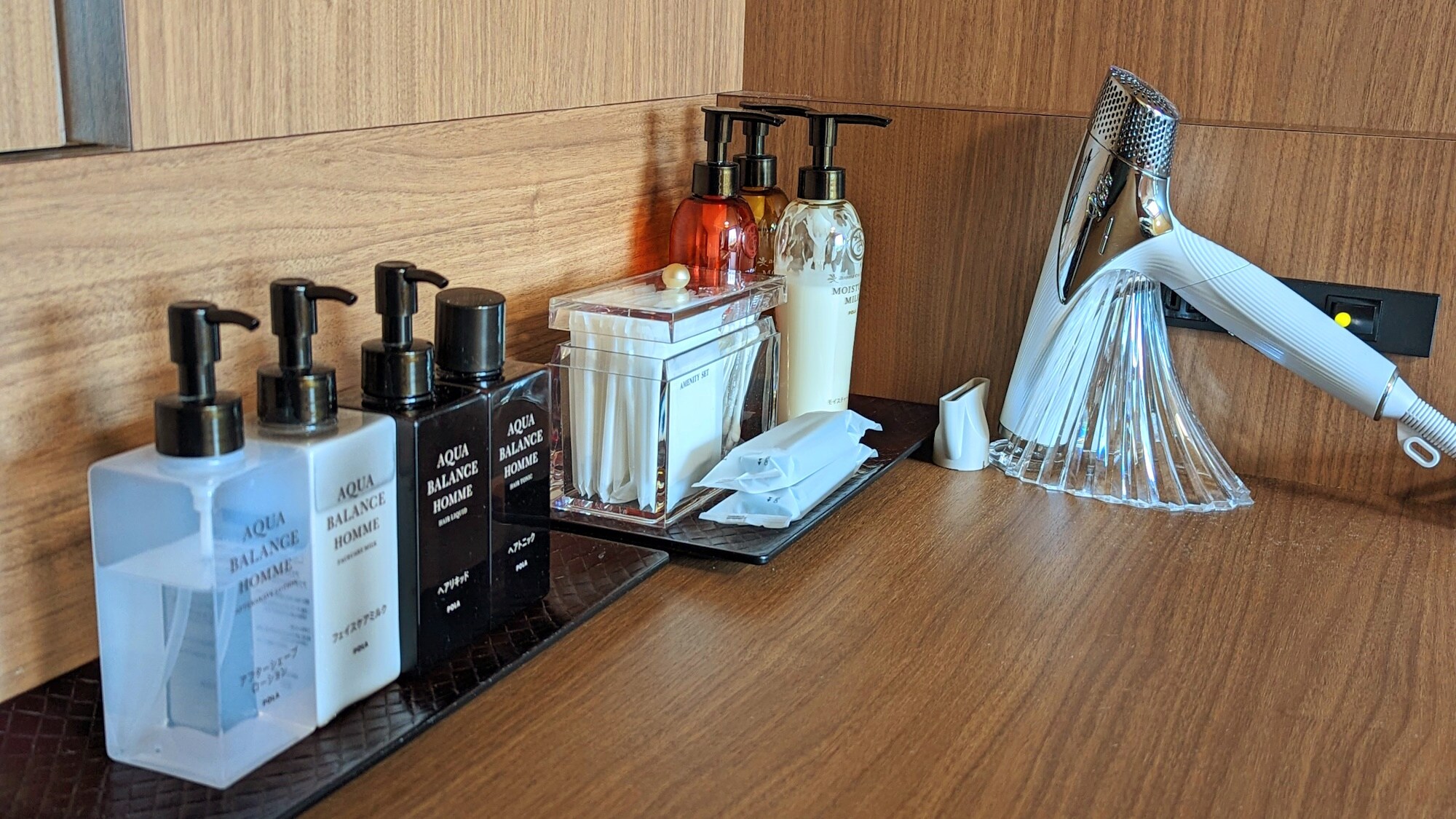 Modern Japanese room/amenities