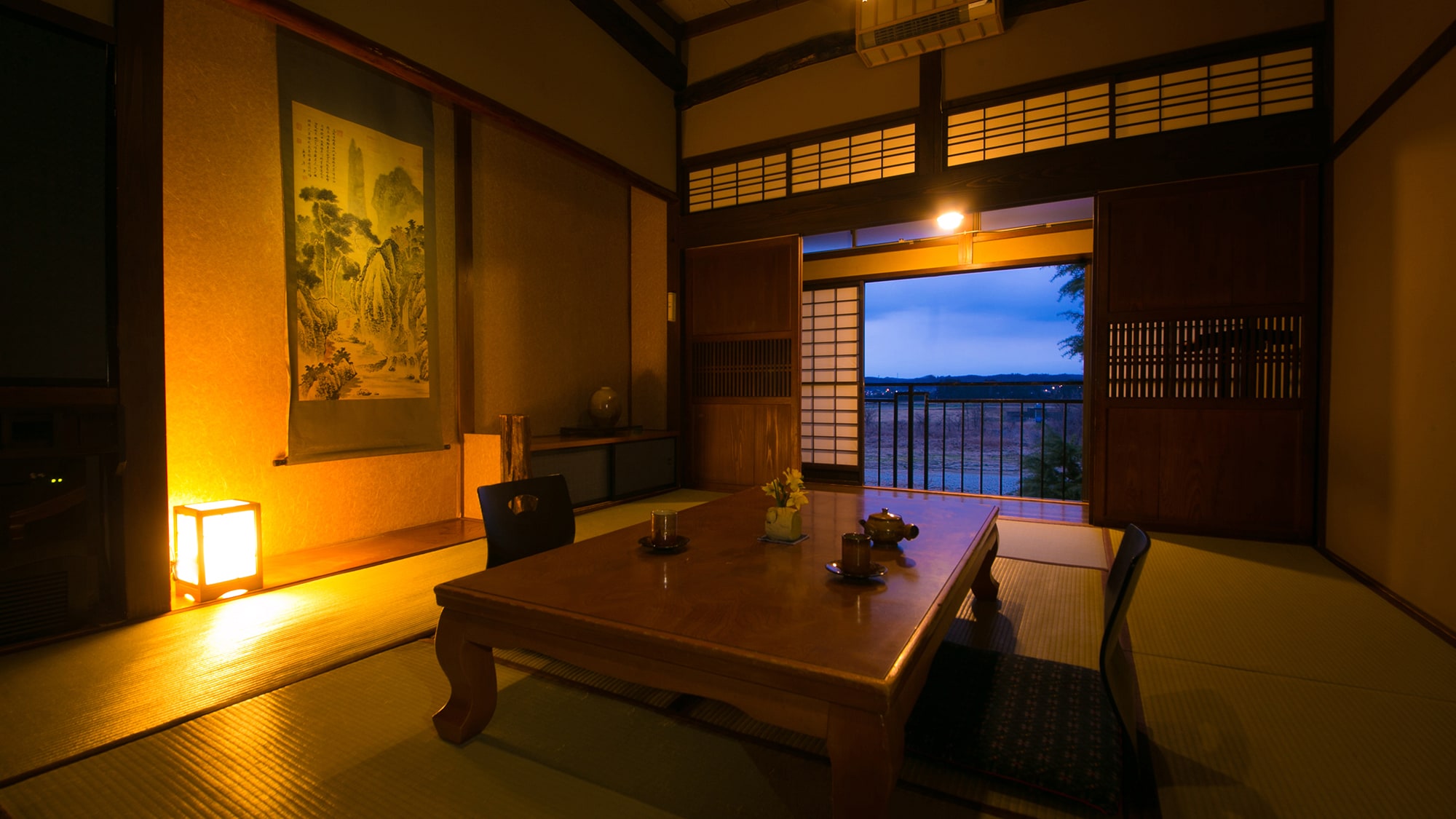 [Ume no Ma] Enjoy a relaxing time while gazing down at the Nakagawa River, which is known for the run-up of sweetfish.