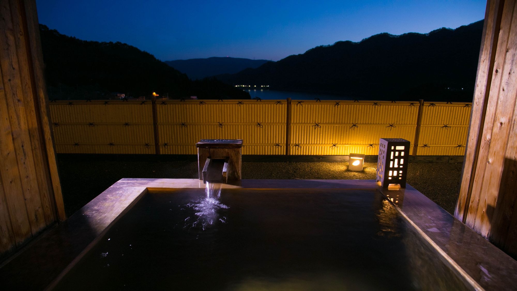 [Kamar tamu dengan bak mandi udara terbuka cemara] Fuka Kamar bergaya Jepang 12,5 tikar tatami + 8 tikar tatami + bak mandi terbuka