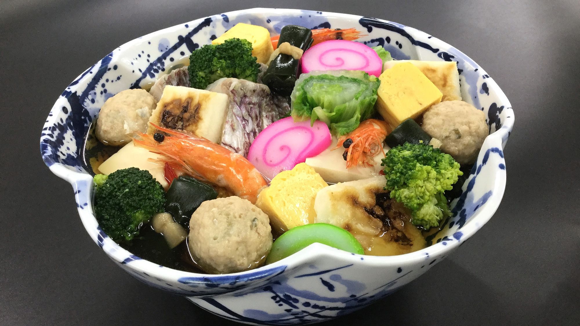 ◆26 Mùa hè [Tháng 6-Tháng 8 Bát để bàn hình con công] Bát lớn kiểu Nagasaki Zoni, hấp