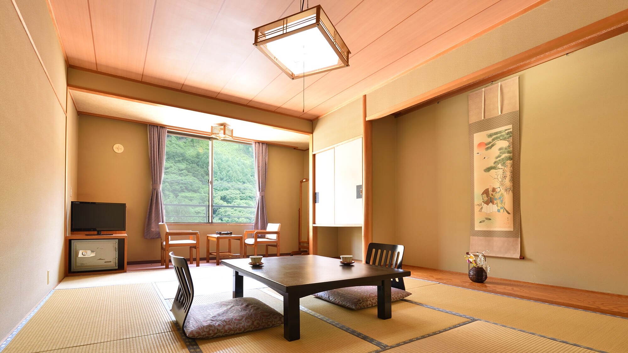 ★ [Non-smoking] Japanese-style room 12 tatami mats (with toilet)