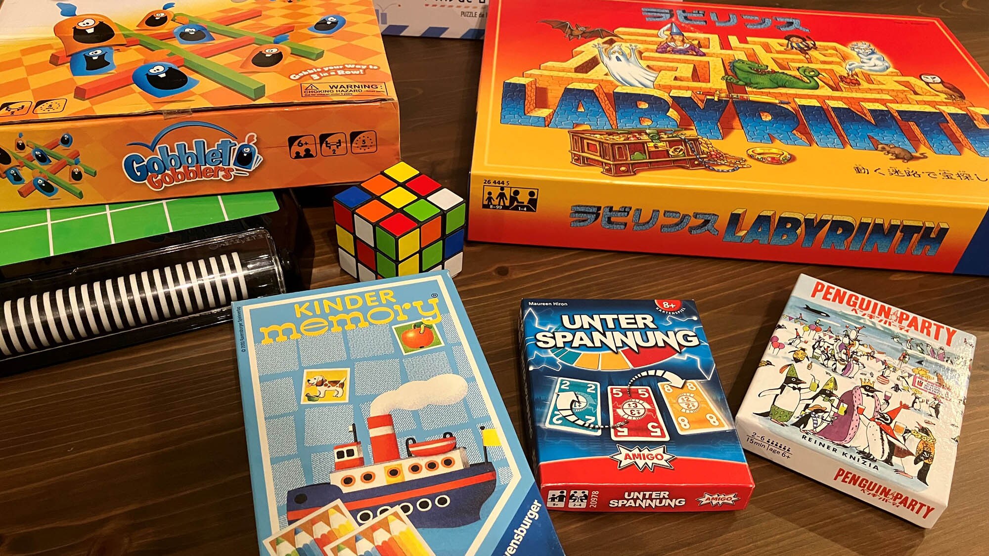 ・[Toys] There are a wide variety of toys and games available for use. You can enjoy them in the dining area.