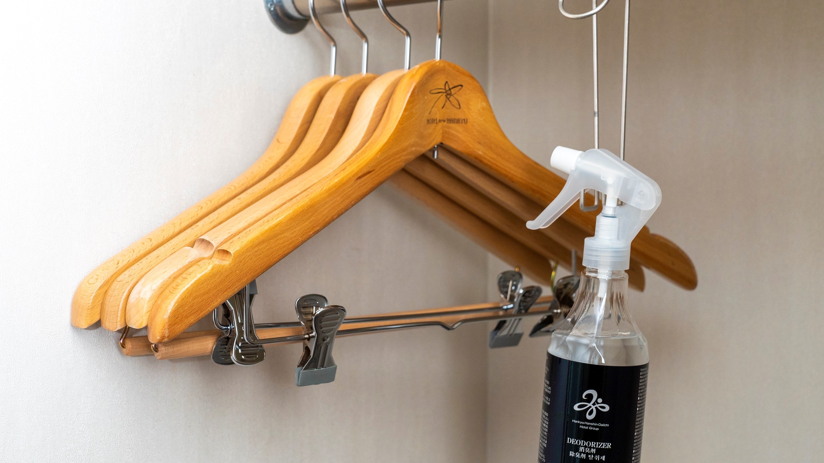 Gantungan baju / deodoran