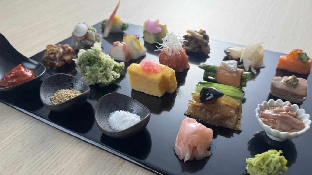[Boshu Hand-rolled Sushi] Enjoy your own original hand-rolled sushi made with about 20 different seasonal vegetables in your choice of combination.