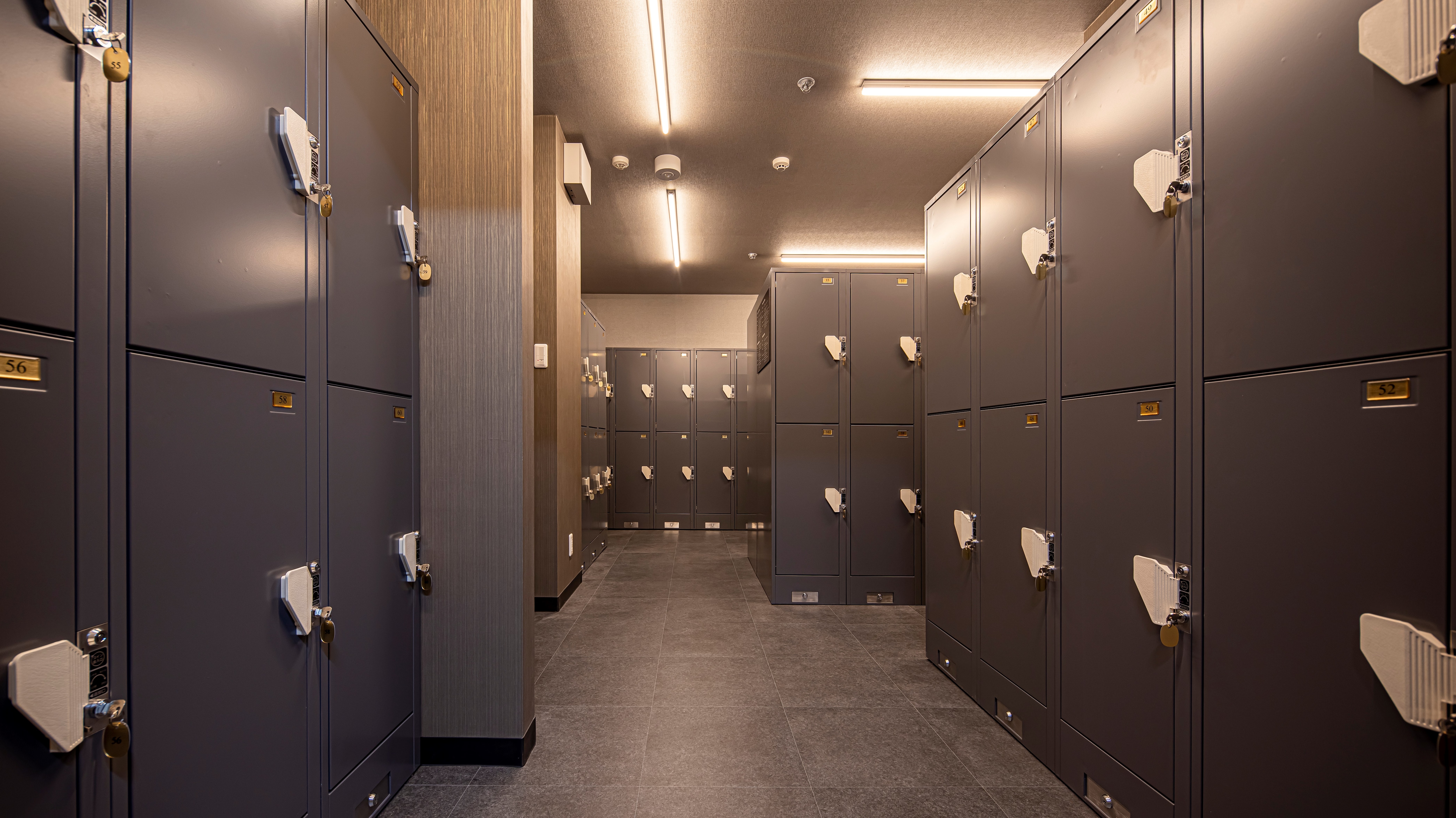 Free lockers available before check-in and after check-in