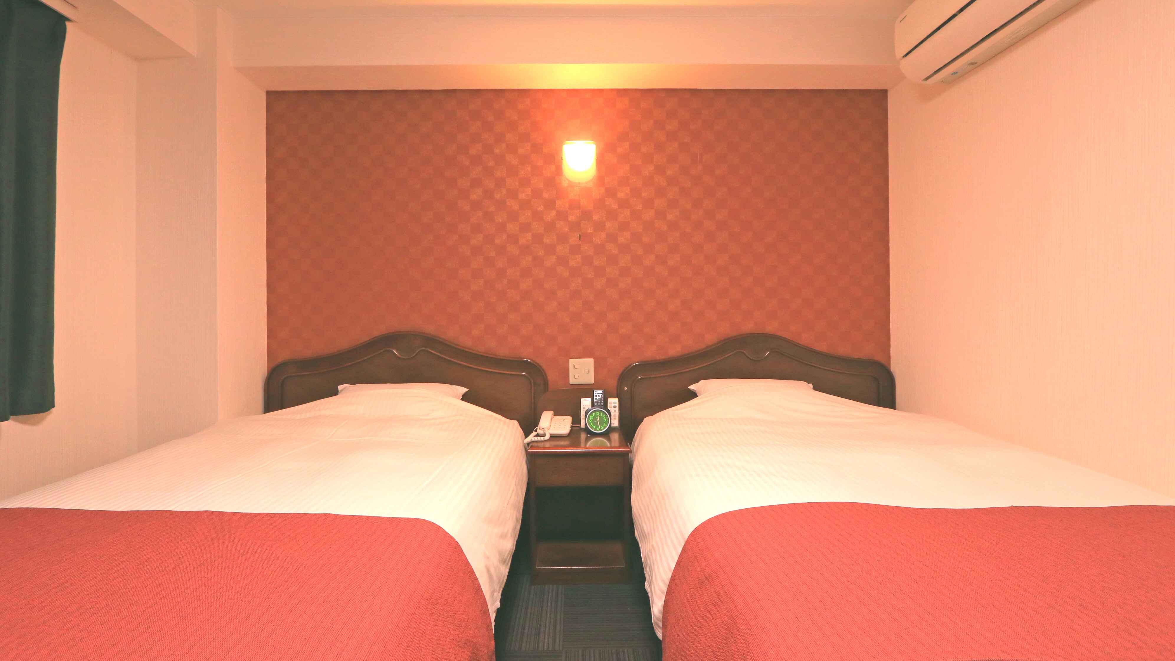 [Twin Room] (2 semi-double beds provided)