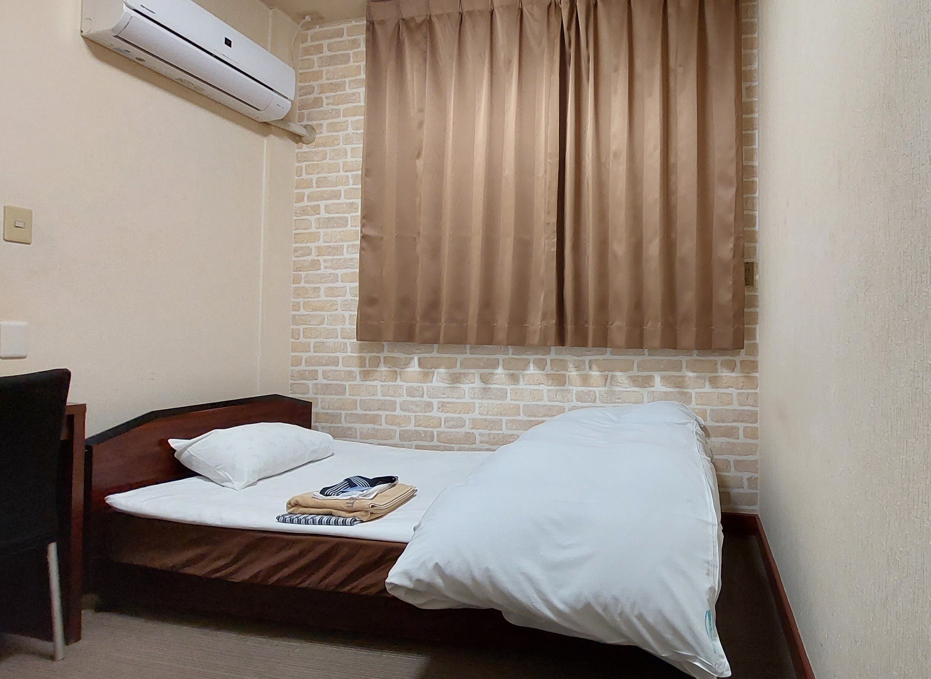 Single A/B (bathroom, toilet, Wi-Fi, refrigerator)