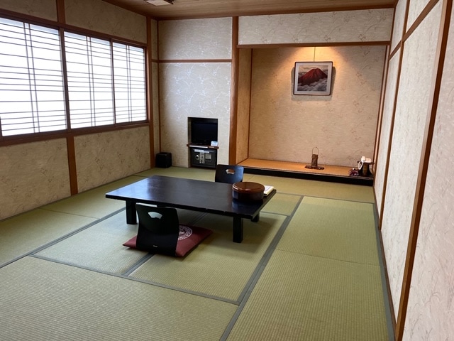 ◇ Japanese-style room on the courtyard side ◇ [Wisteria]