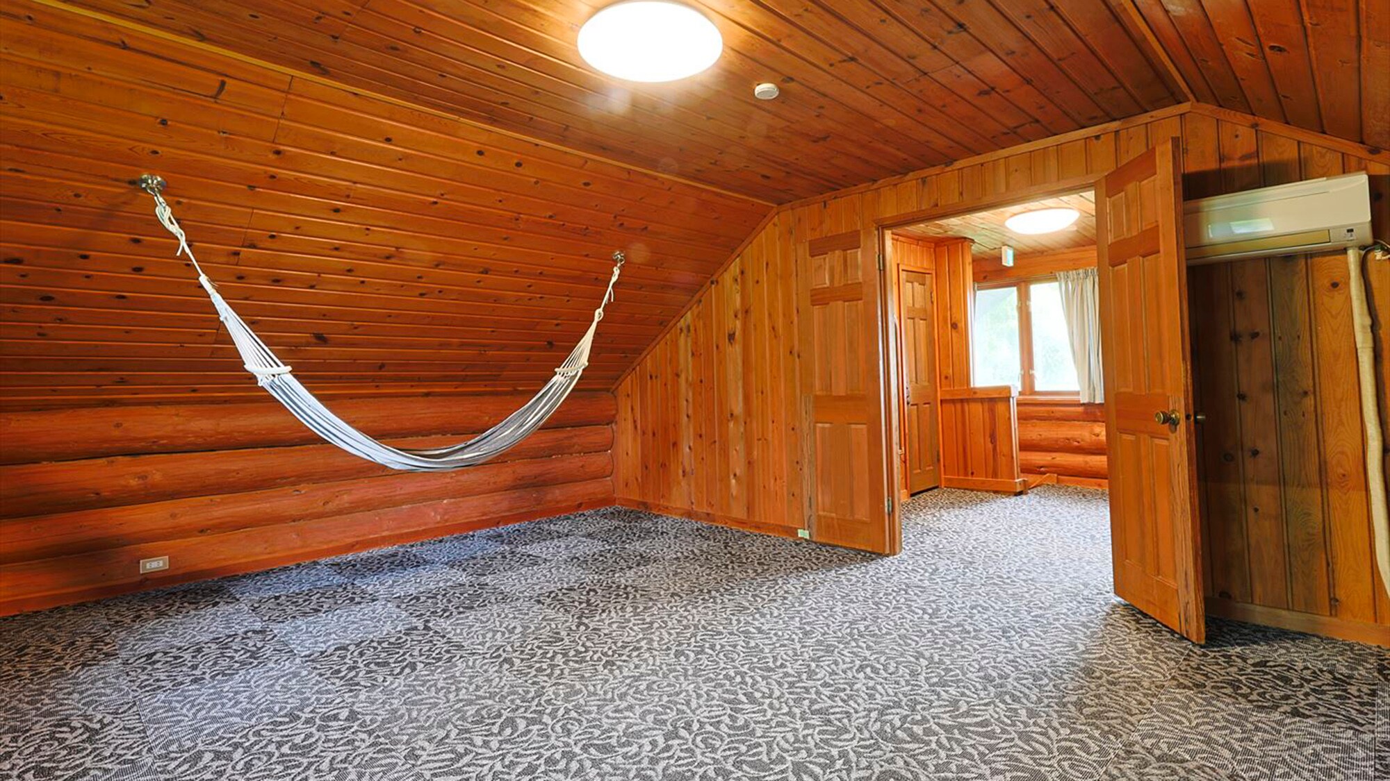 [可攜帶寵物] 小屋 | 1R + 閣樓，遛狗處