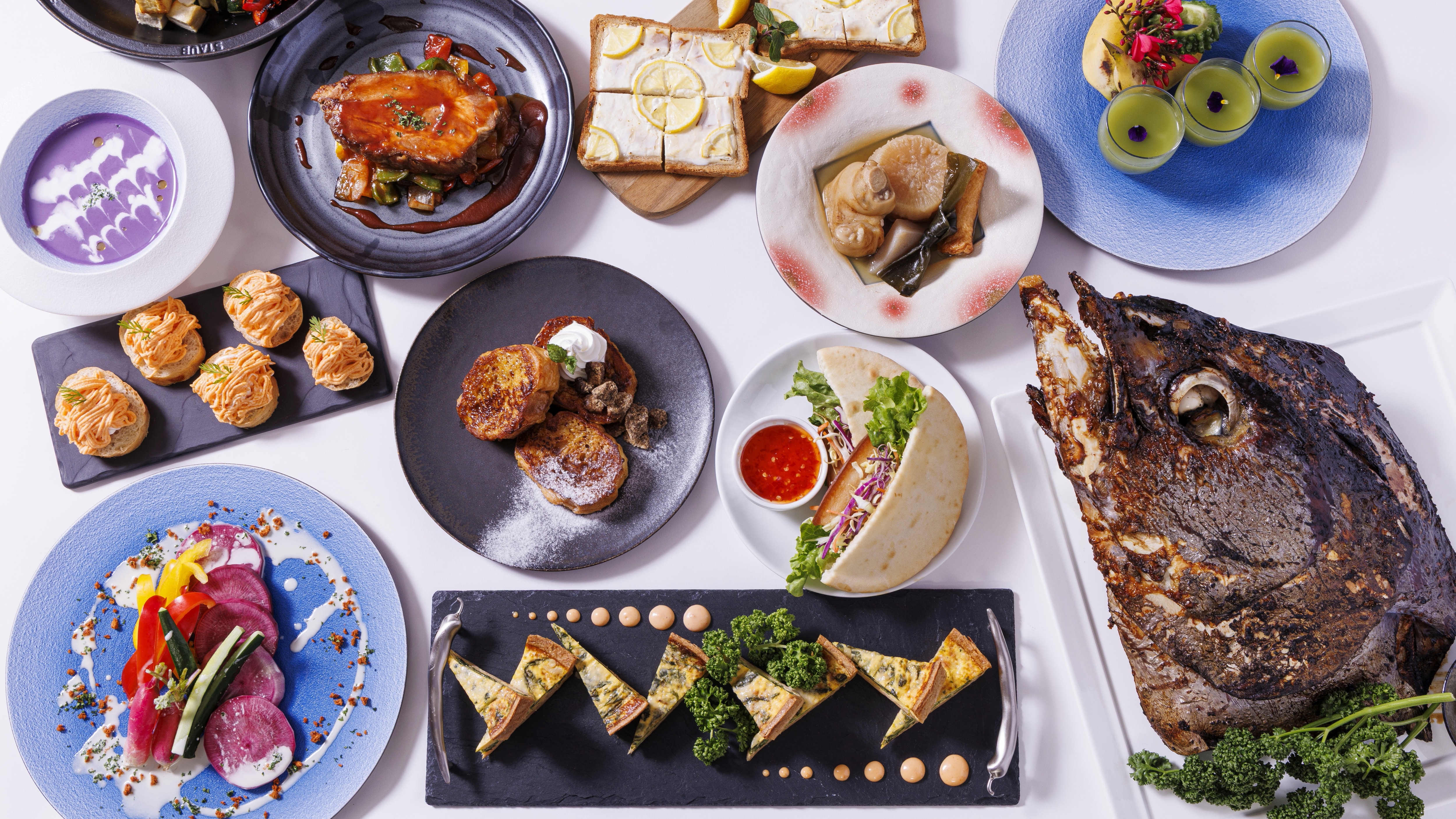 [Breakfast] At the "World Buffet Corner," a variety of representative dishes from around the world are served each month.