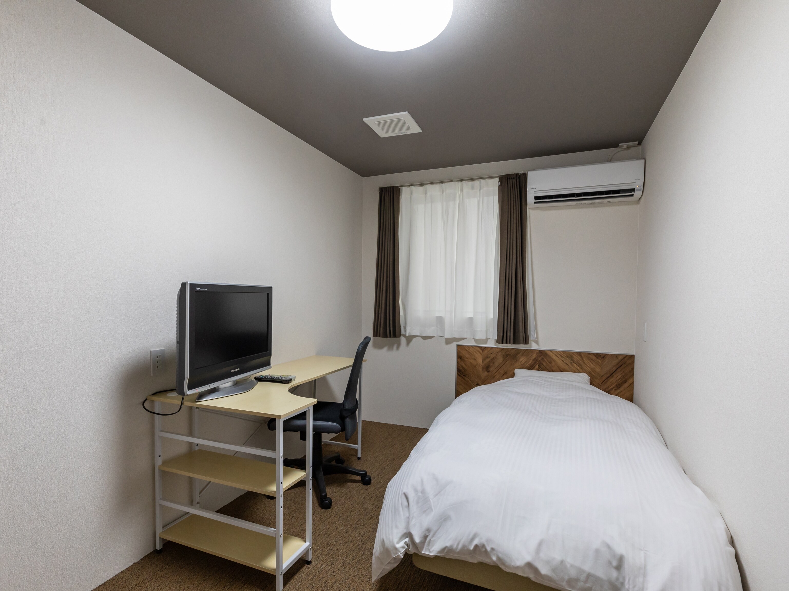 [Dilarang Merokok] Kamar single (kamar mandi dan toilet bersama)